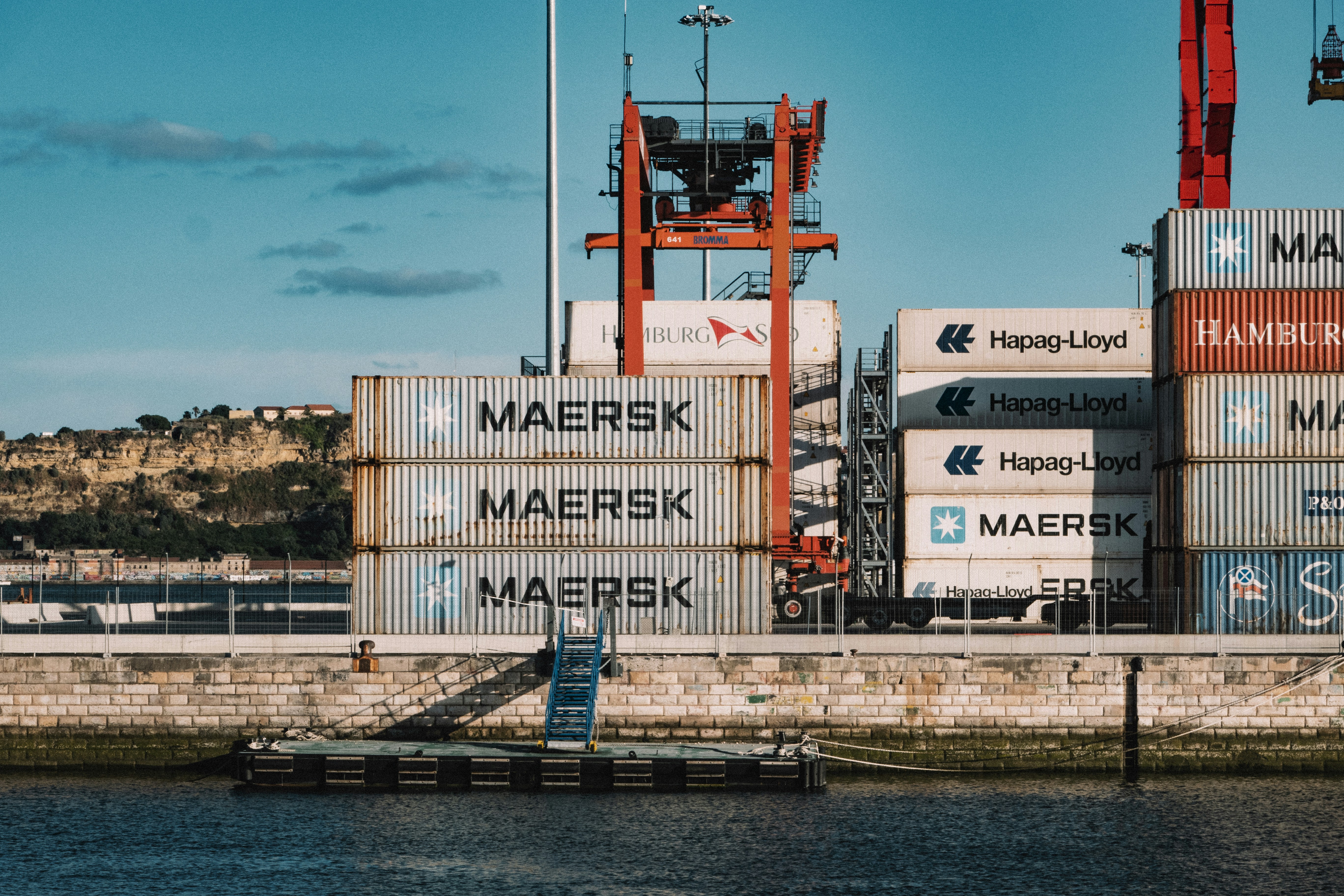 Docker Container Orchestration for Zero Downtime Updates