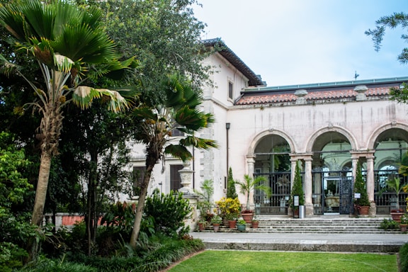 A large house with a lot of trees and bushes