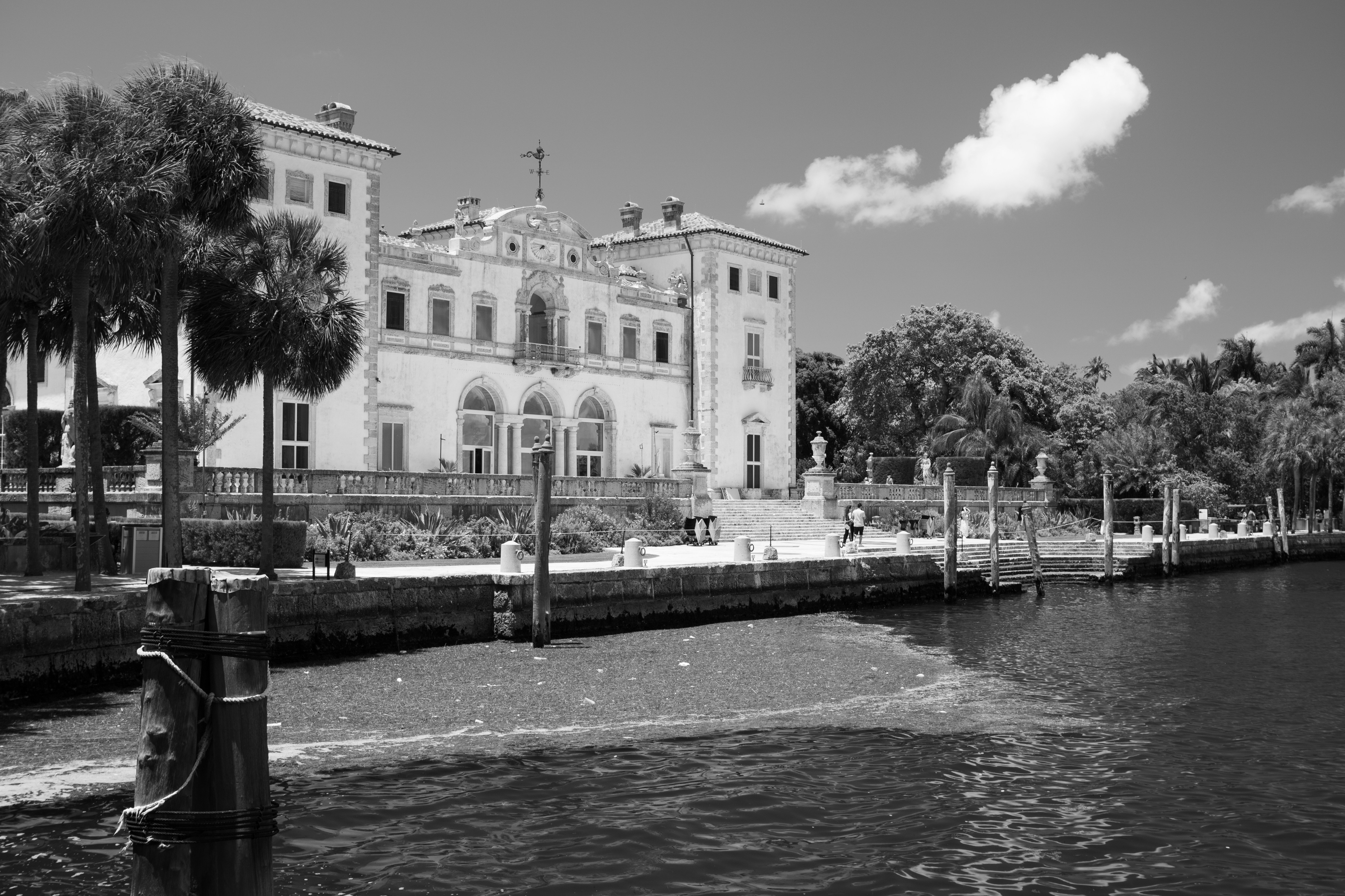 Stunning Waterfront Homes for Sale
