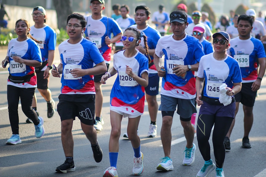 A group of people that are running in a race