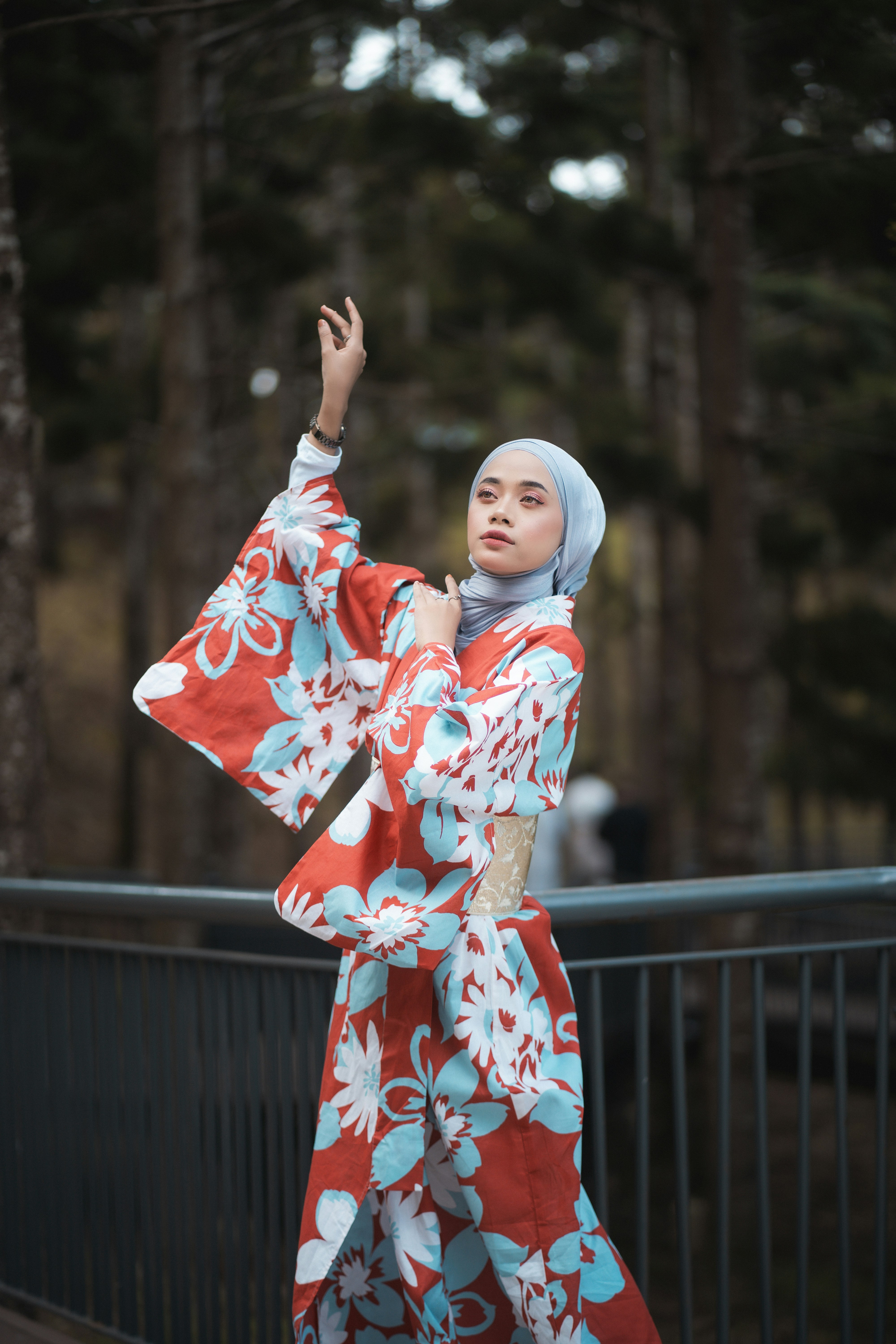 A woman in a red and blue kimono