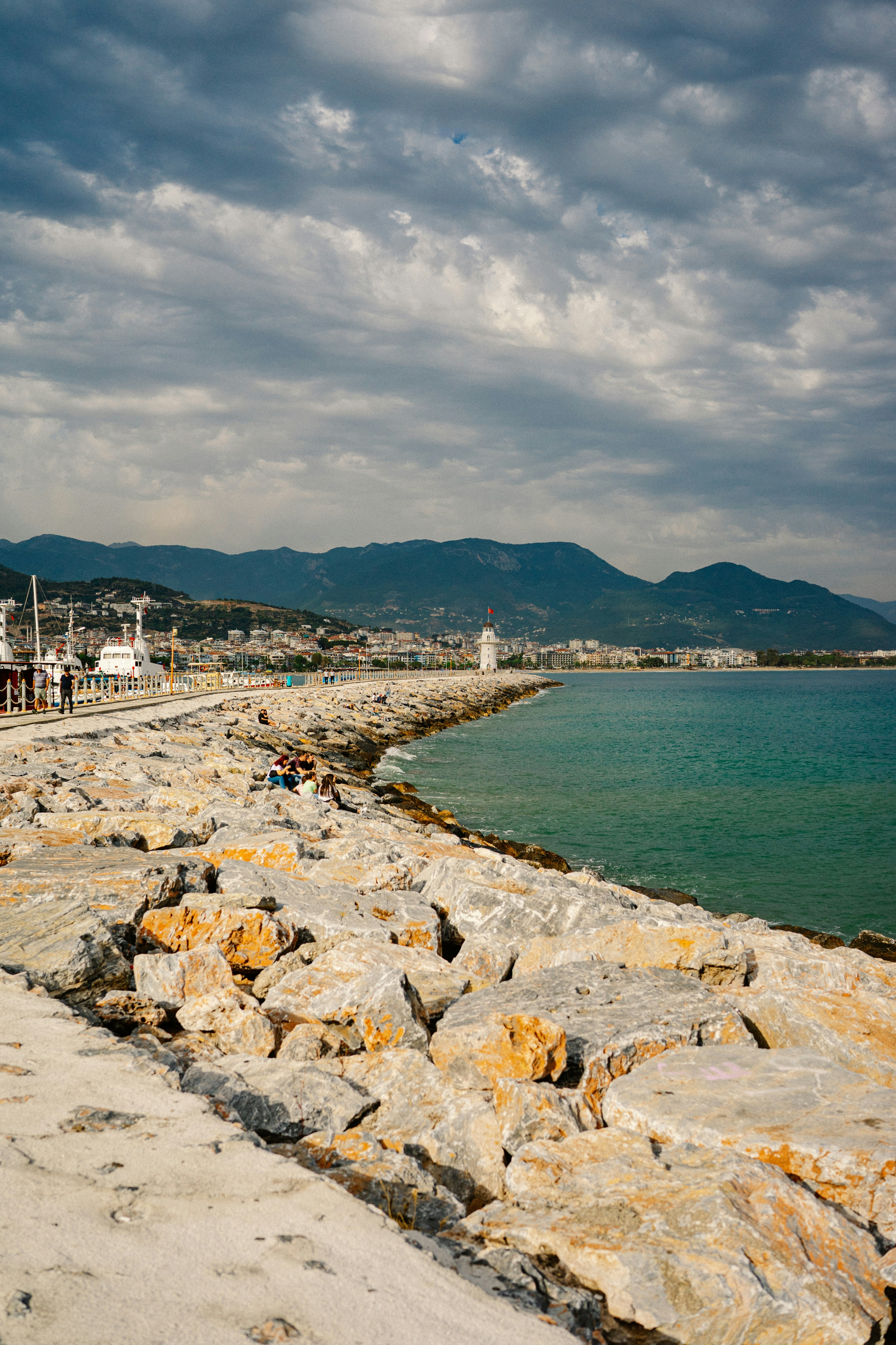 Photo by igorharrier