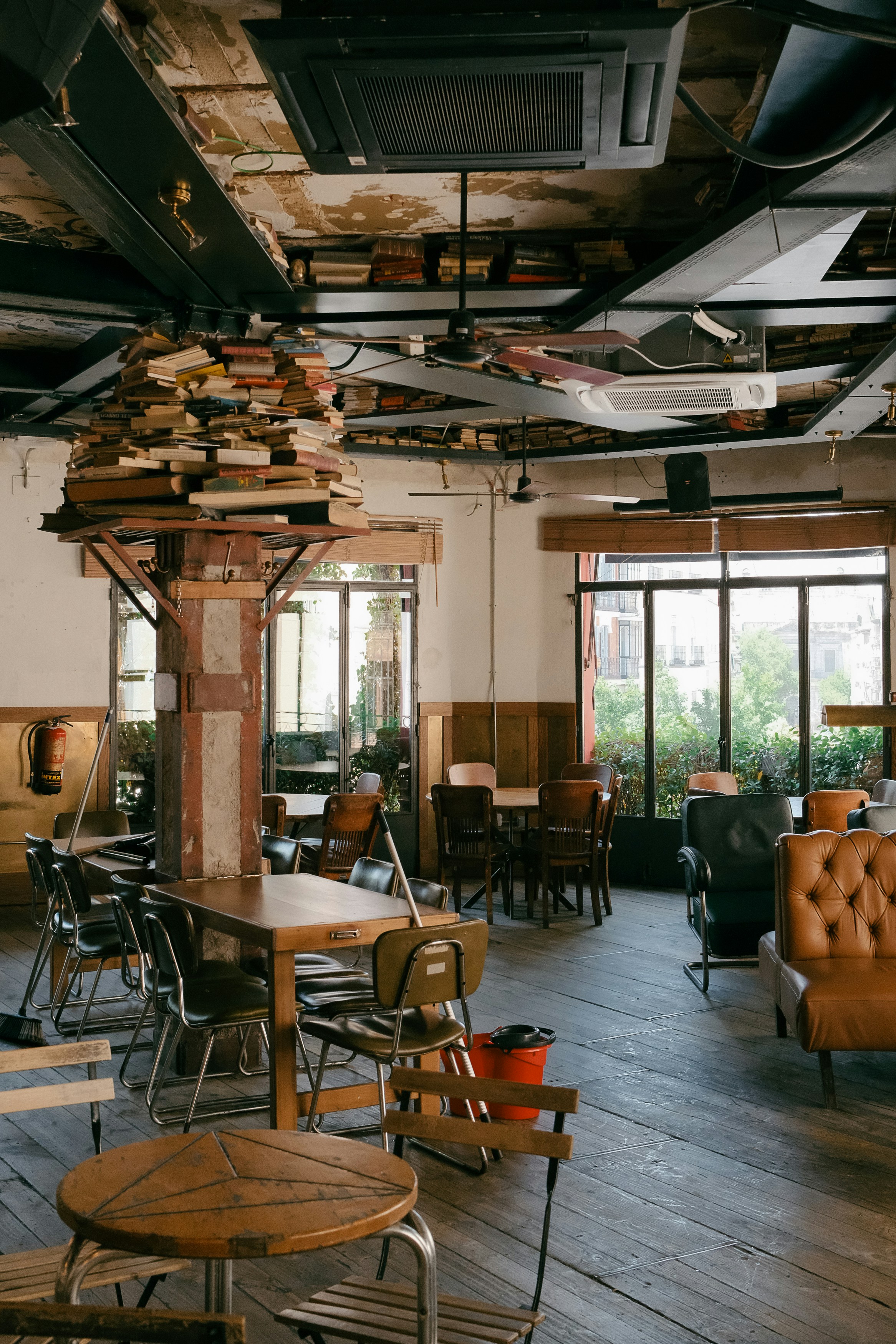 black and white bed linen