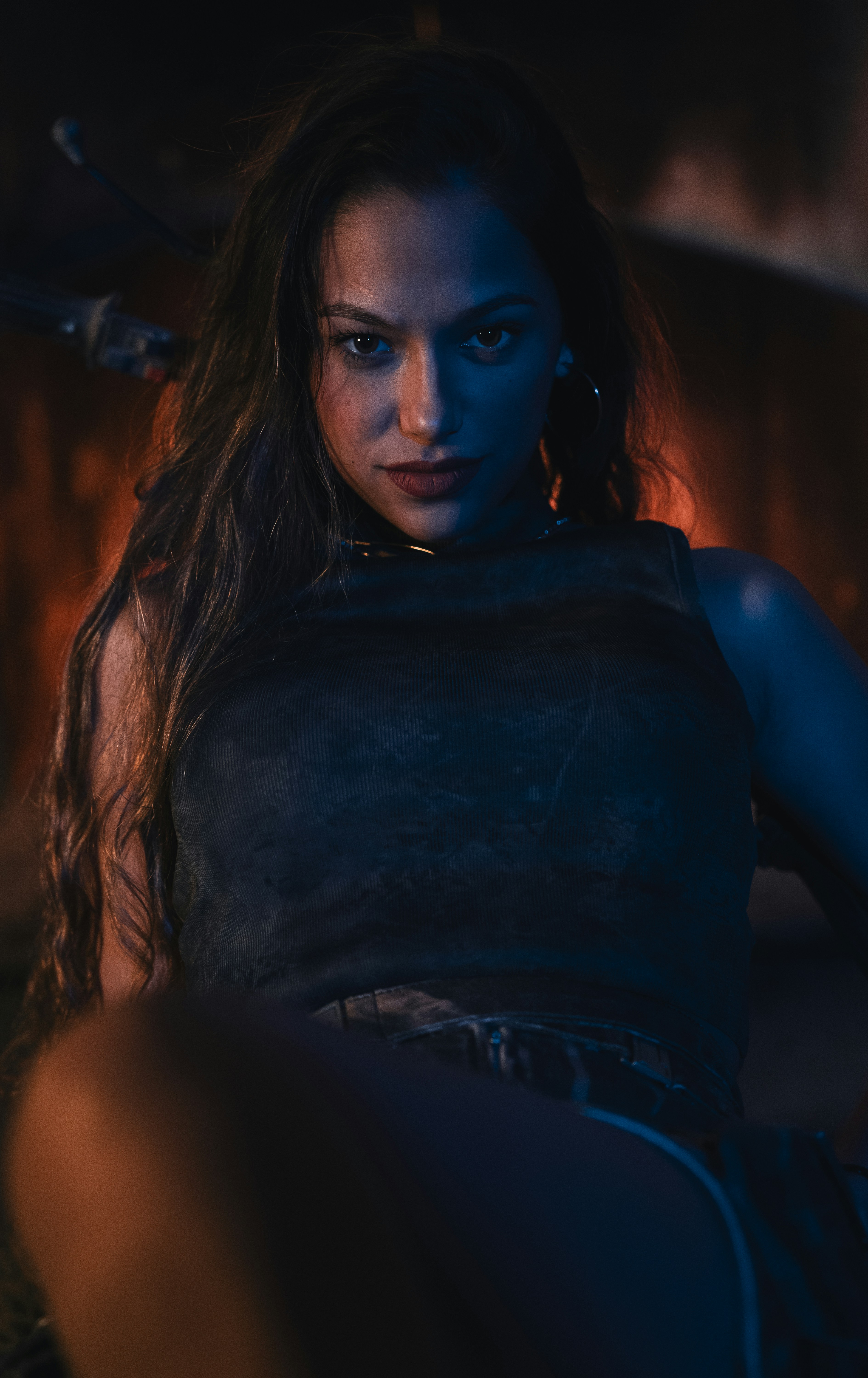 A woman sitting in a chair in a dark room photo – Free Villanueva de ...