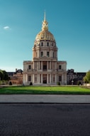 A large building with a golden dome on top of it