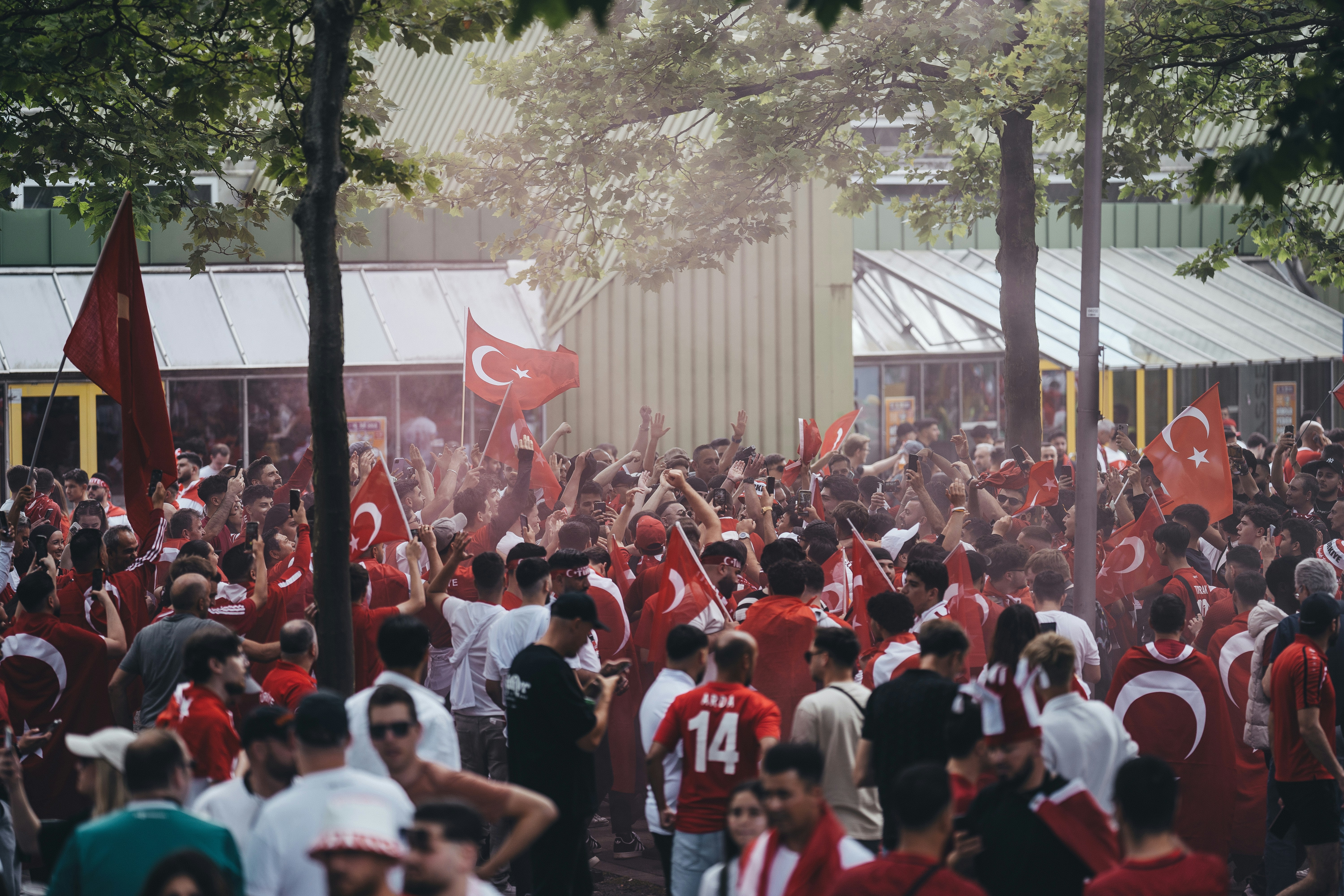 惊天补时绝杀！多特蒙德2-0血洗斯图加特，德甲争四格局彻底乱套！｜八戒体育官方网站（封面配图）