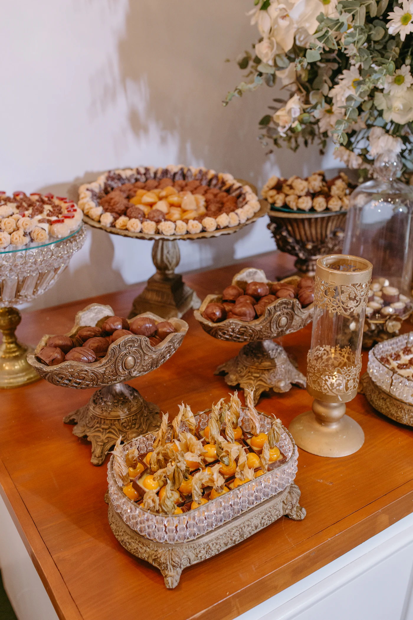 Inexpensive wedding favors guests will love — A styled table displays small wedding favor boxes and bags at a reception.