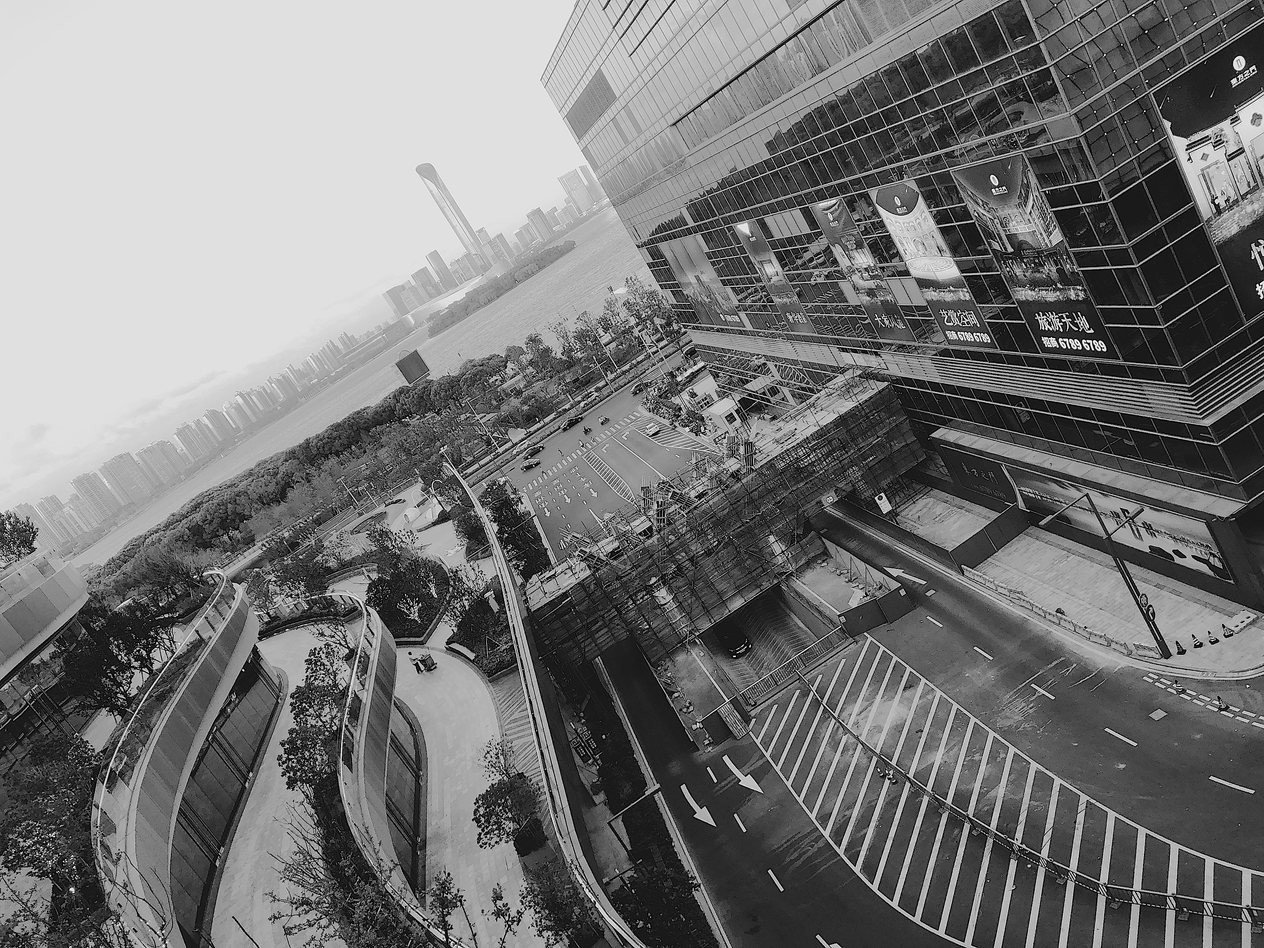 A black and white photo of a city street