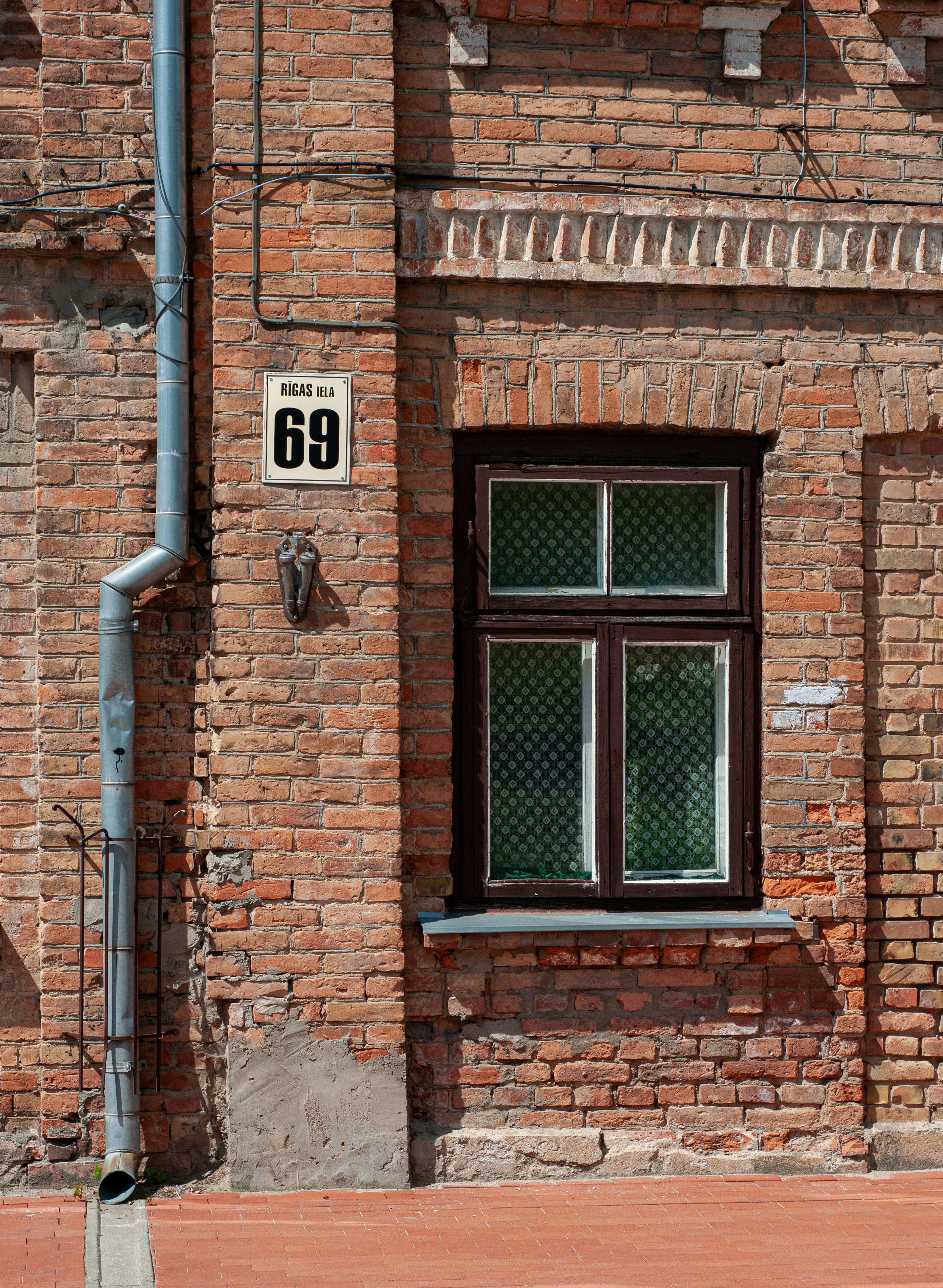 A brick building with a street sign in front of it