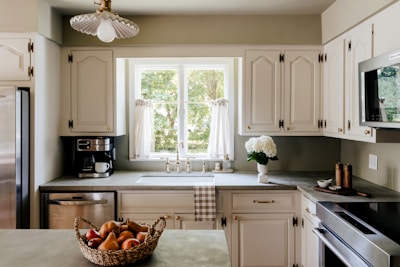 A kitchen with a bowl of fruit on the counter