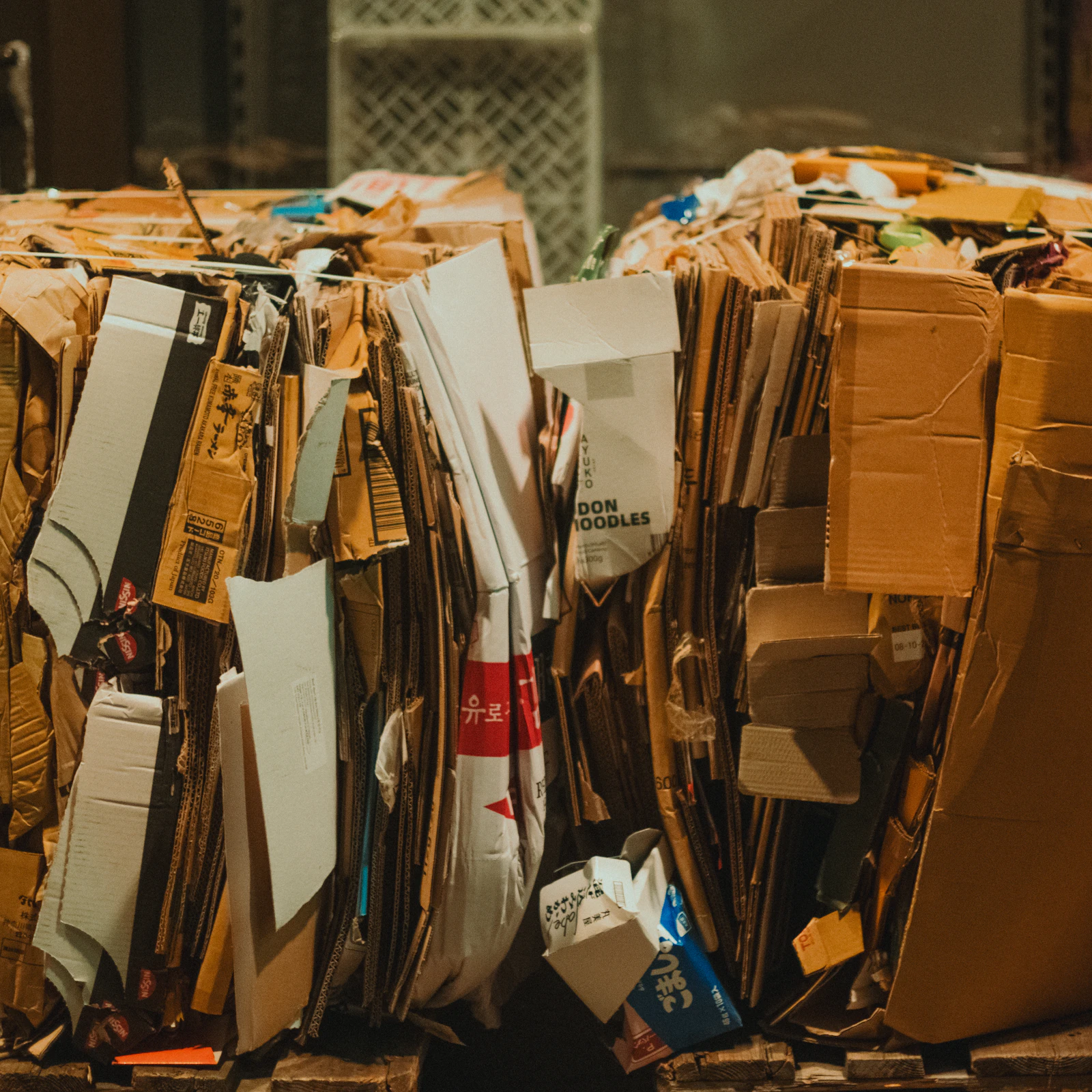 Gesorteerd karton dat voor recycling wordt ingezameld