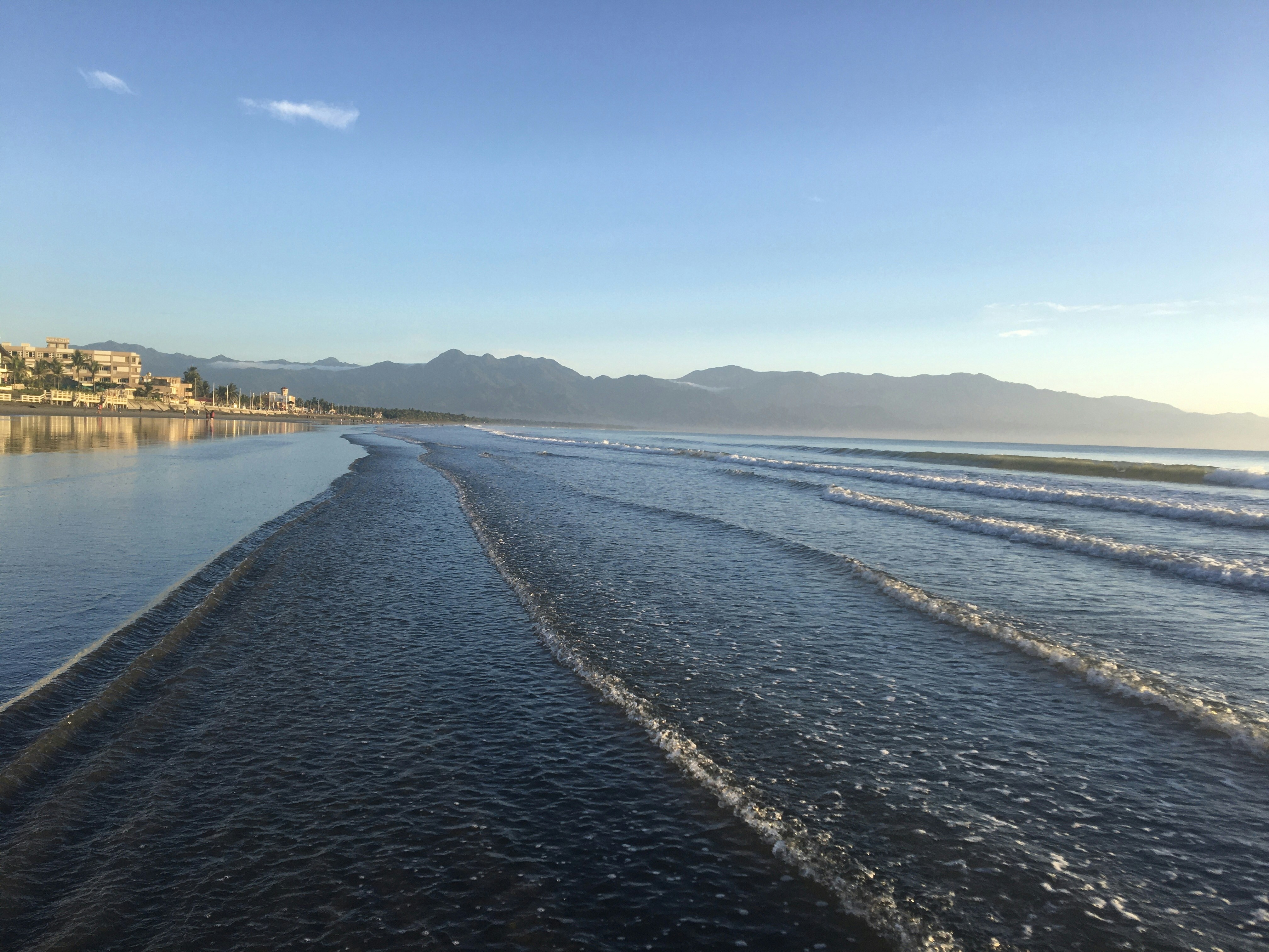 A body of water with waves coming in and out of it