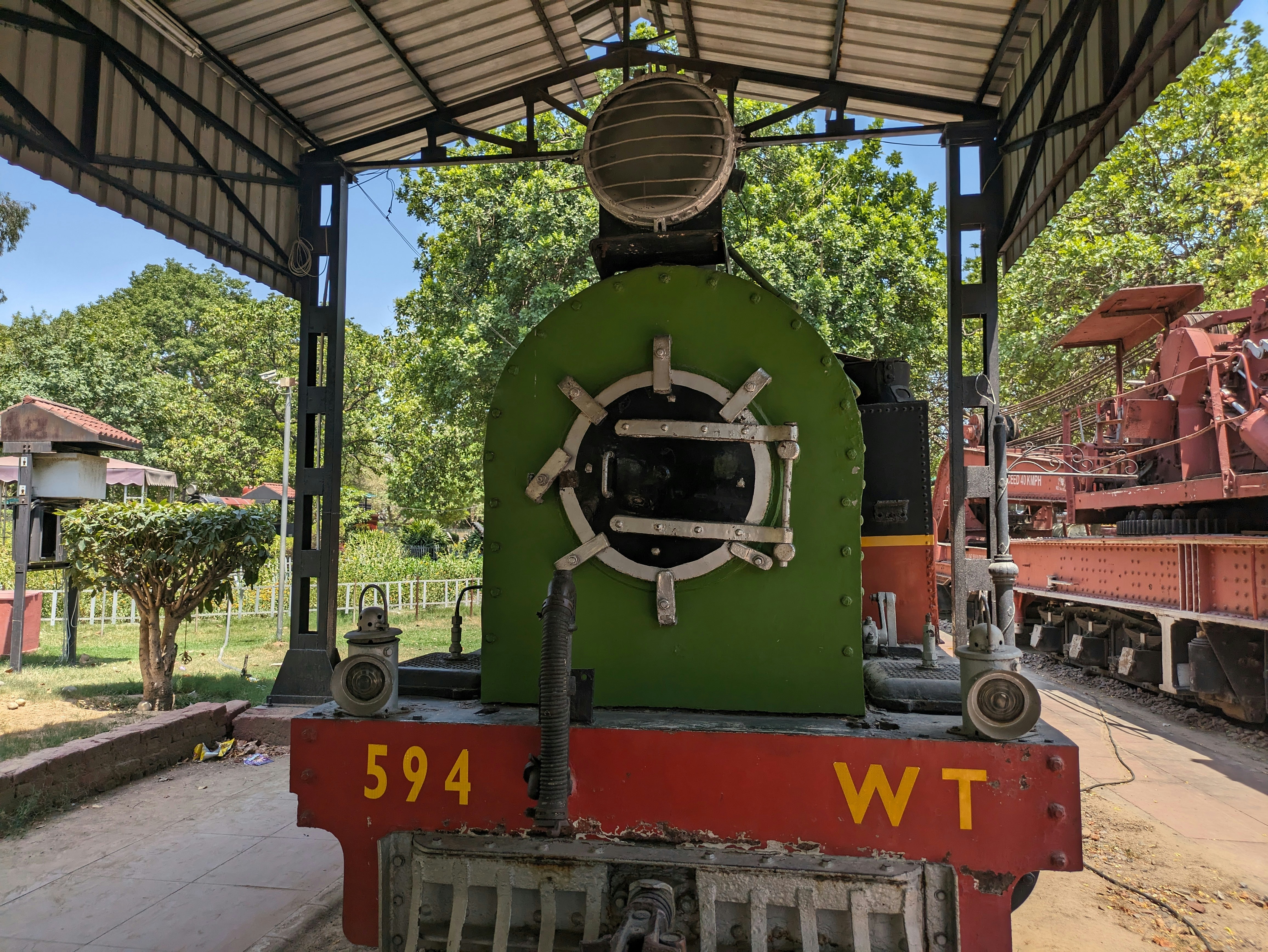 A green and red train engine sitting in a train station photo – Free ...