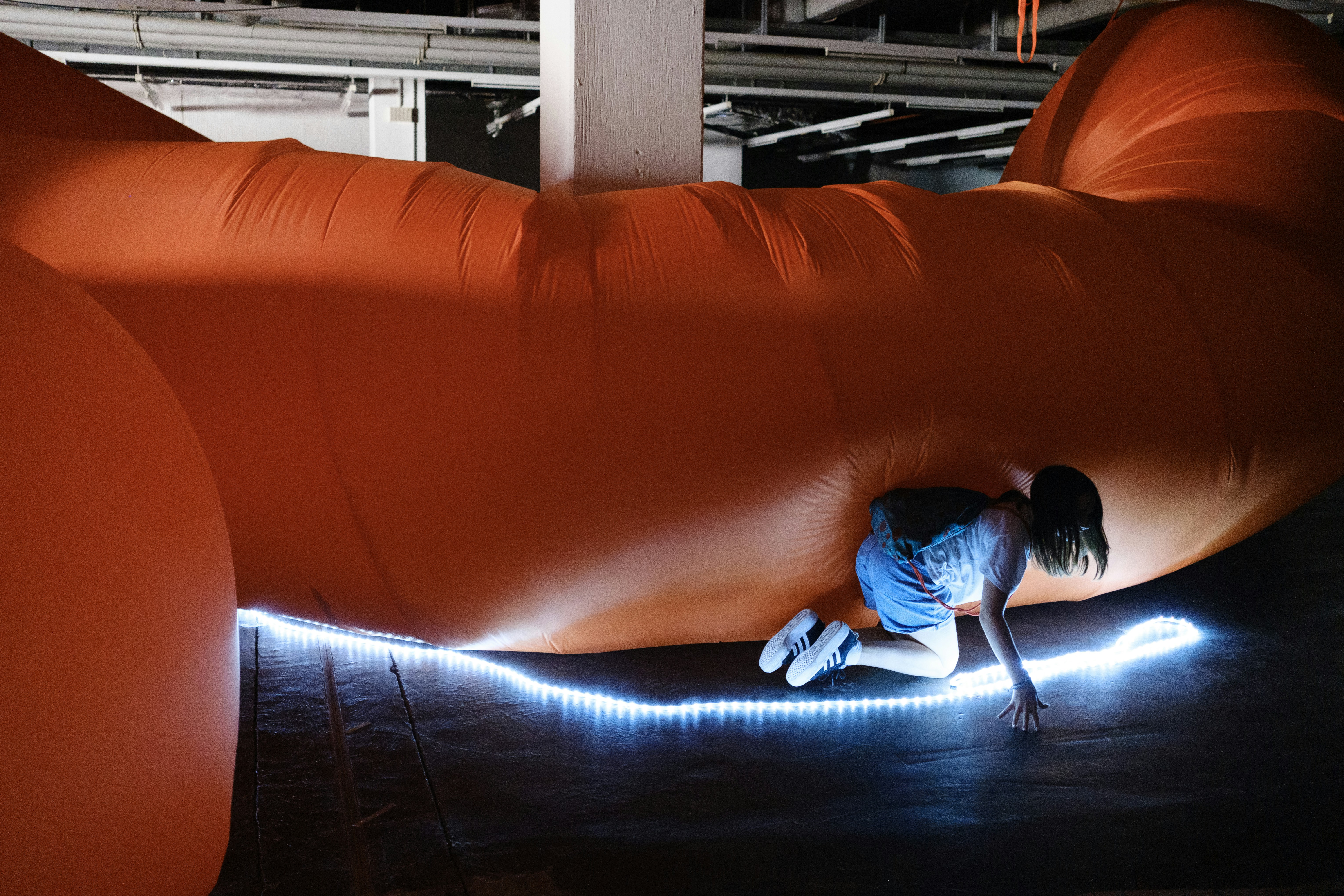 photo-1719782255553-a6e361a61ce3?ixid=M3wxMjA3fDB8MXxzZWFyY2h8Mnx8bGlnaHQlMjBpbnN0YWxsYXRpb24lMjBnZXJtYW55fGVufDB8fHx8MTc2MzEwNDg4MHww\u0026ixlib=rb-4.1.0