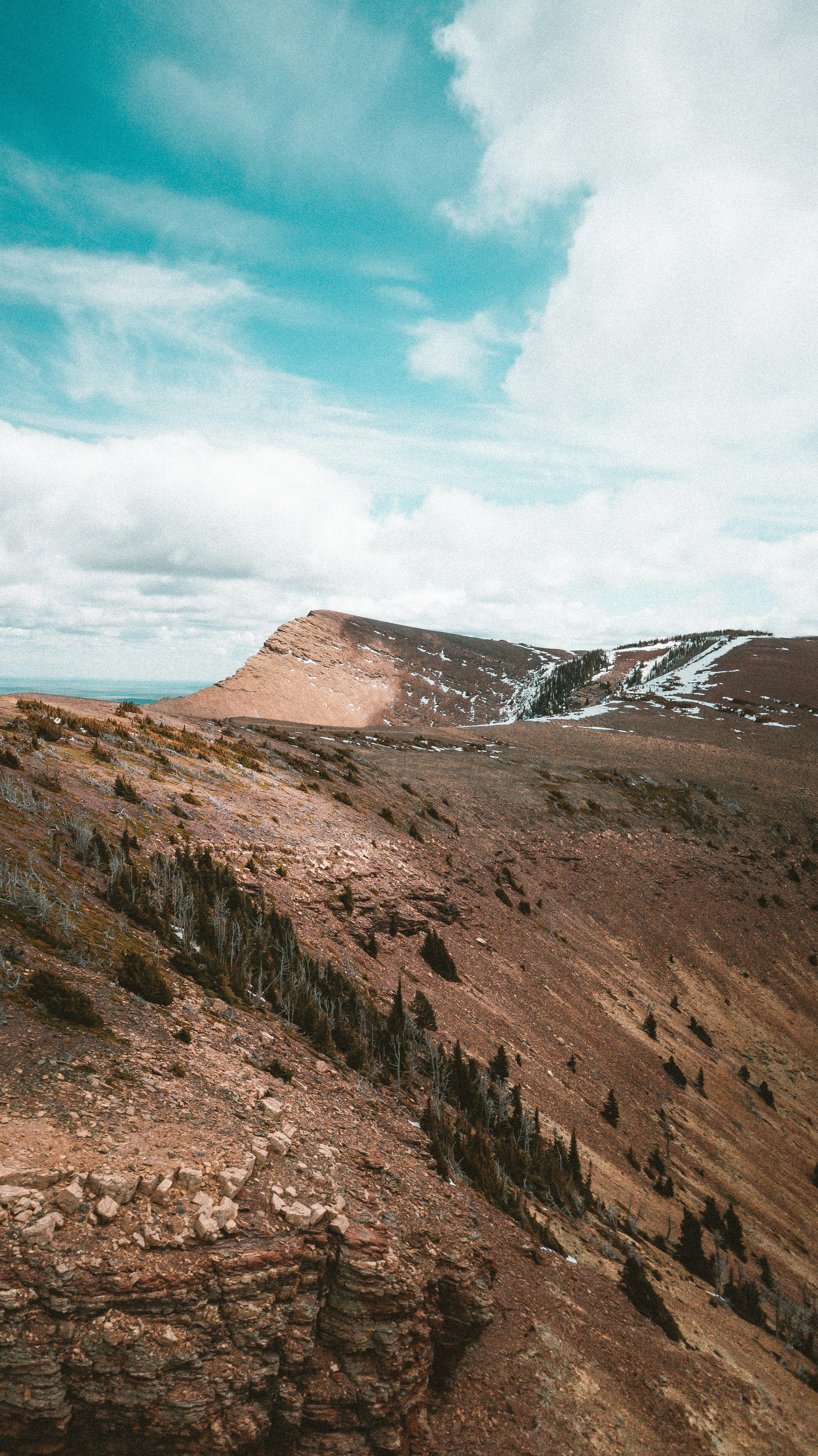 Aerial mountain forest 4k, ilustrasi artikel Elevate Your Desktop: Why Aerial Drone Shot Ultra HD 4K Wallpapers Are a Must-Have 5