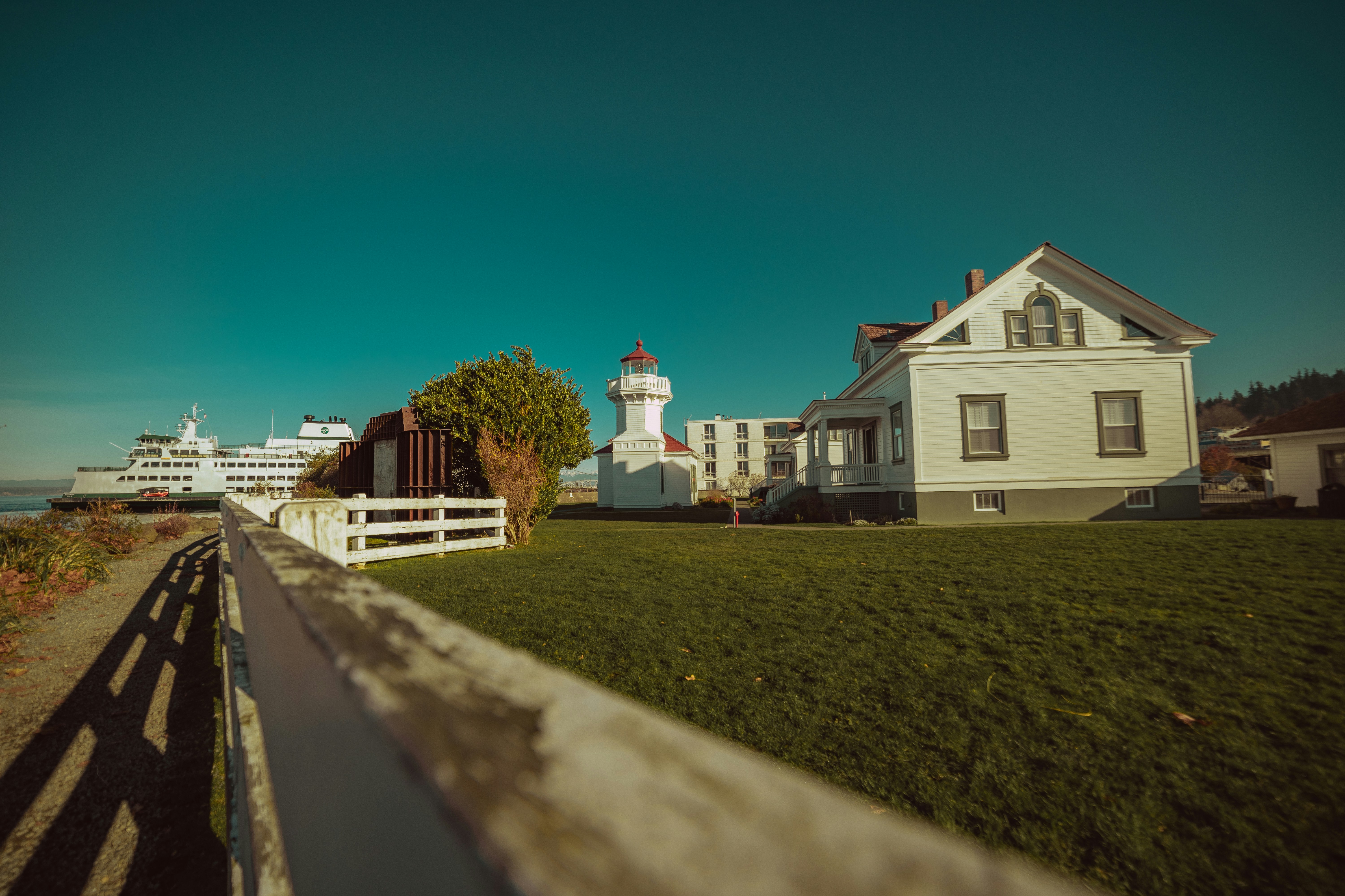 A white house sitting on the side of a road