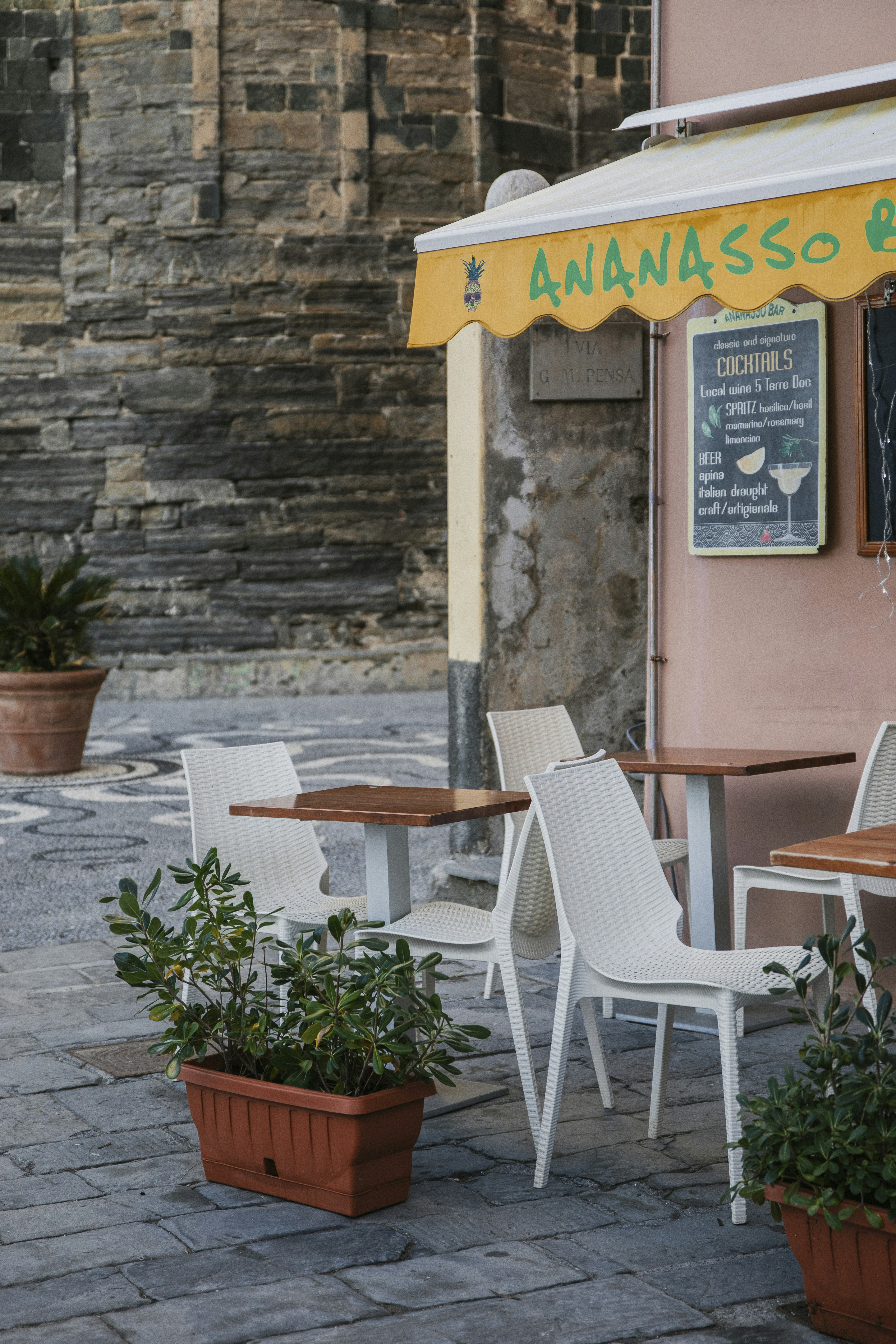 A table and chairs outside of a restaurant
