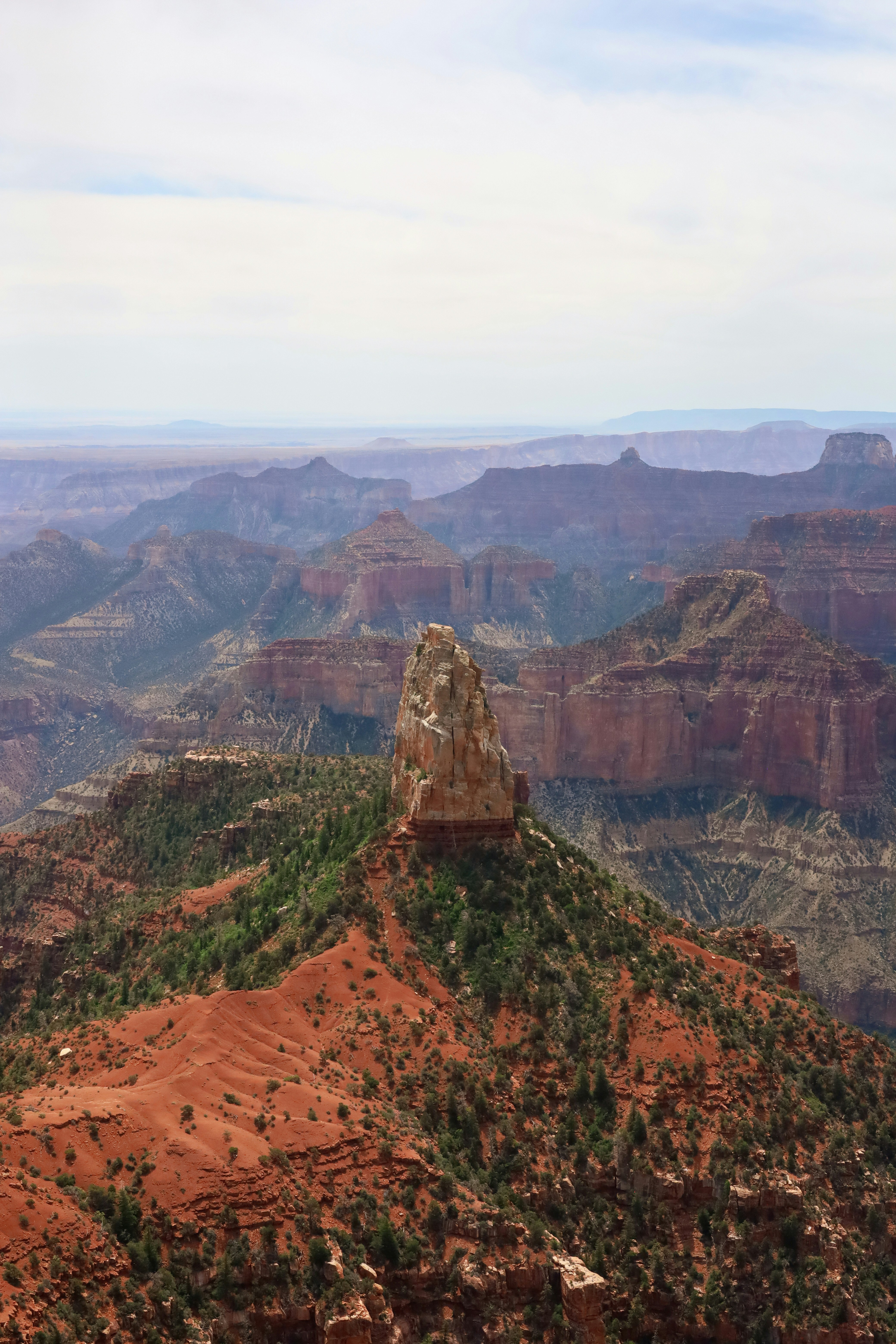 Pemandangan grand canyon dari puncak gunung
