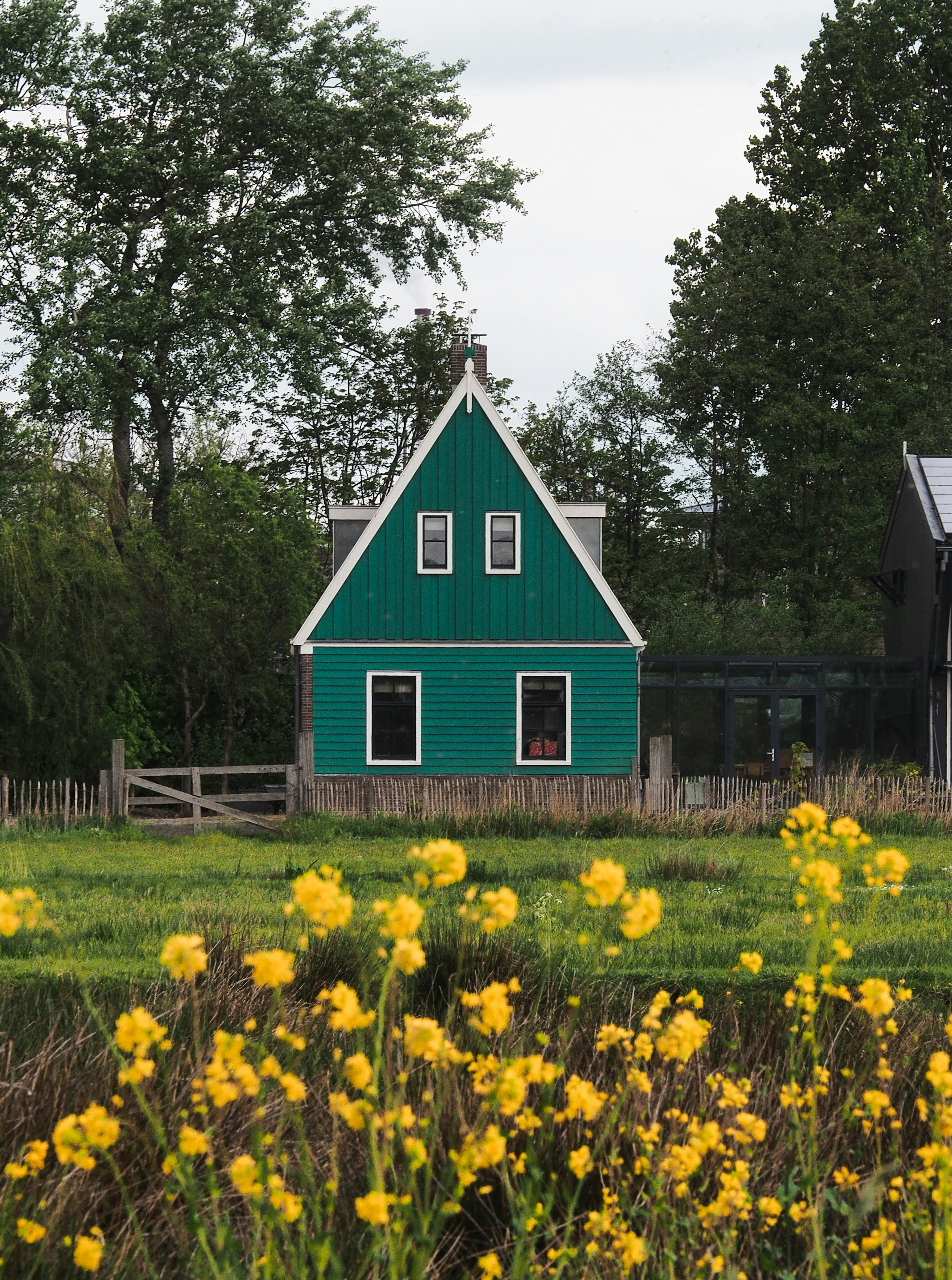 A green house sitting in the middle of a field photo – Free ...