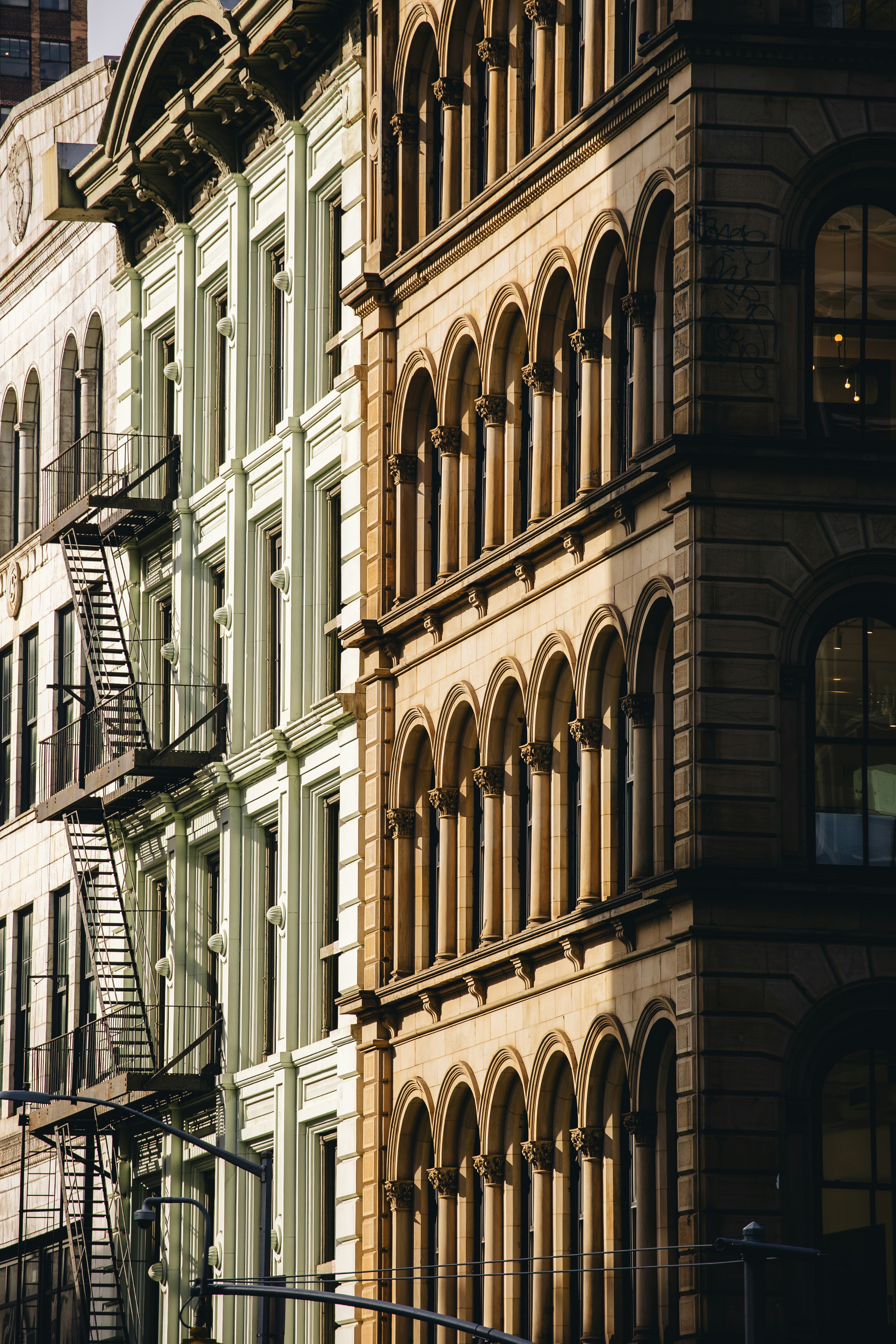 A tall building with many windows next to a traffic light