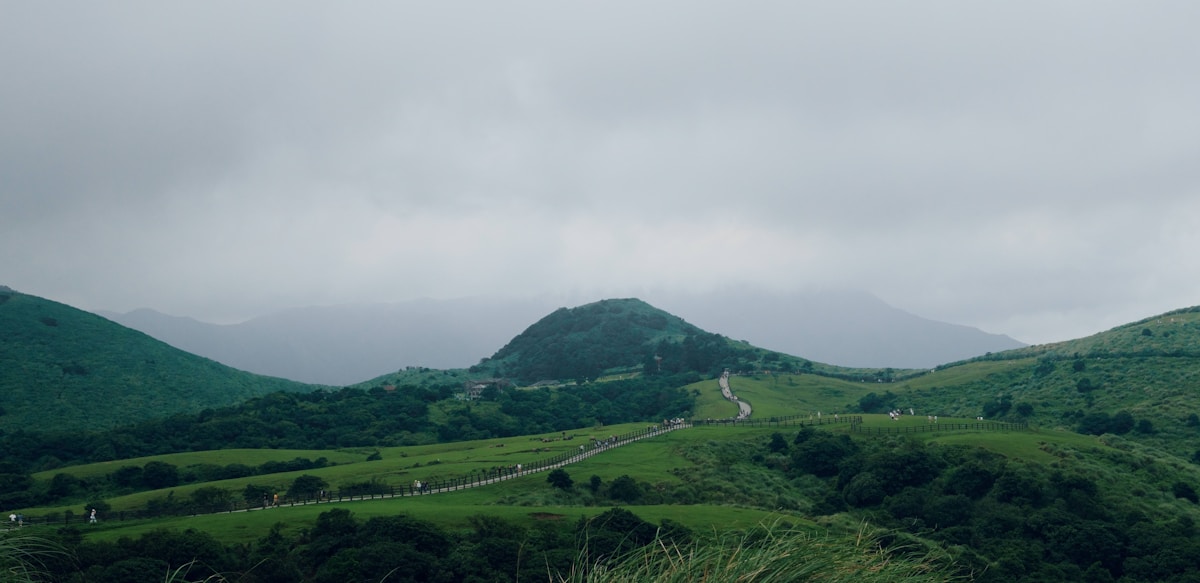 陽明山公路曲折山景遠眺台北市區