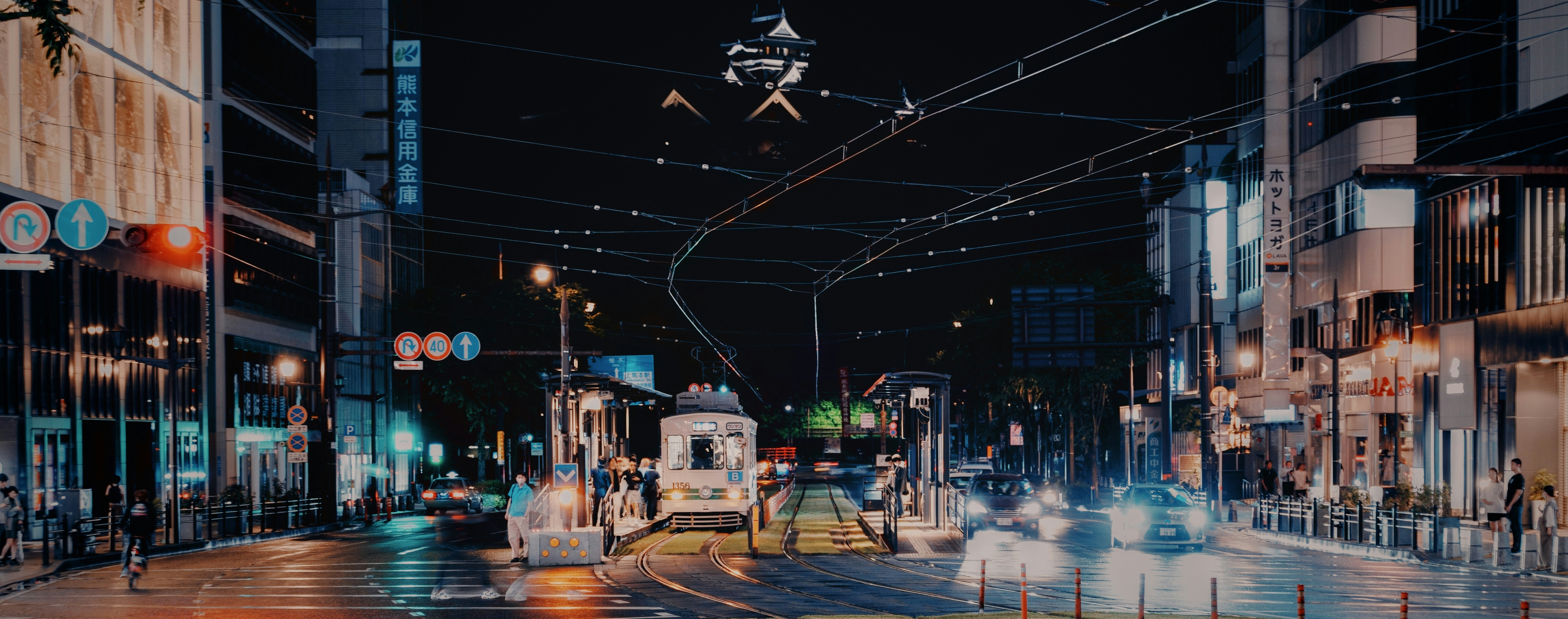 A blurry photo of a city street at night