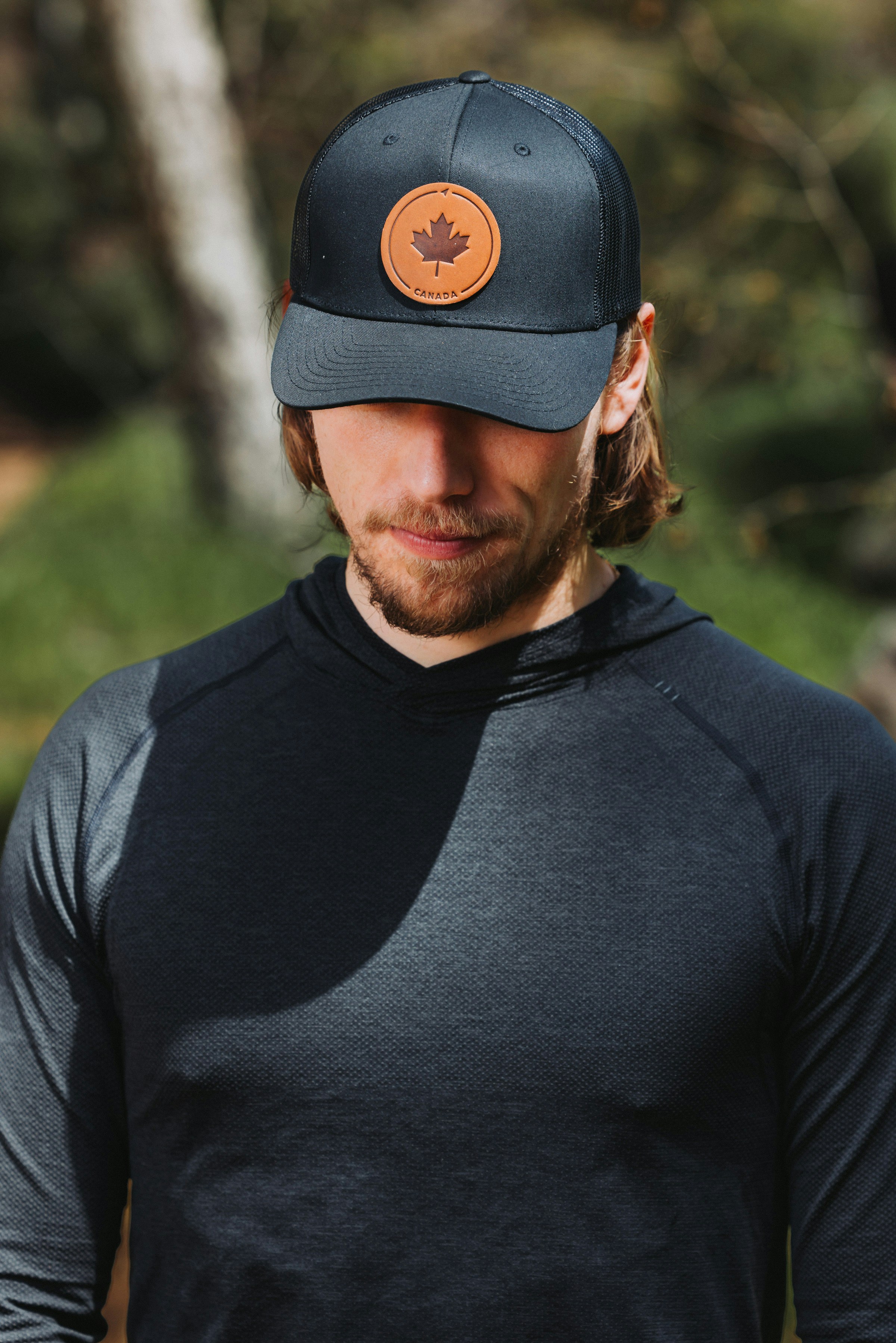 A man in a black shirt and a black hat