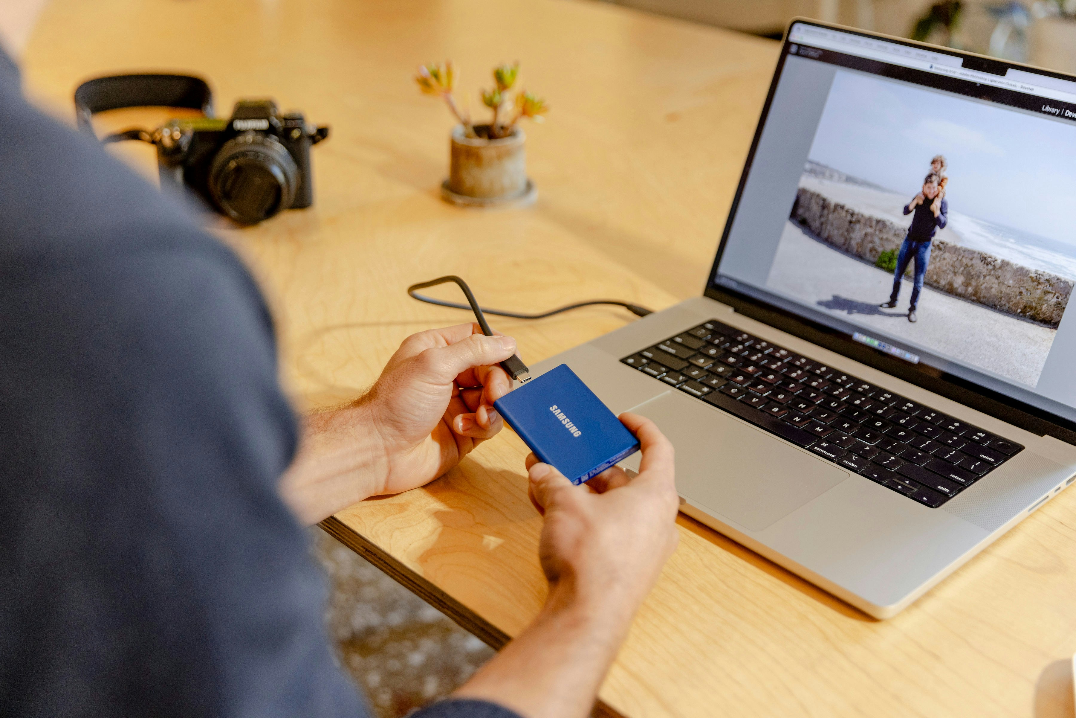 최신 산업용 배터리 설치 트렌드! ESS(에너지저장장치)까지?