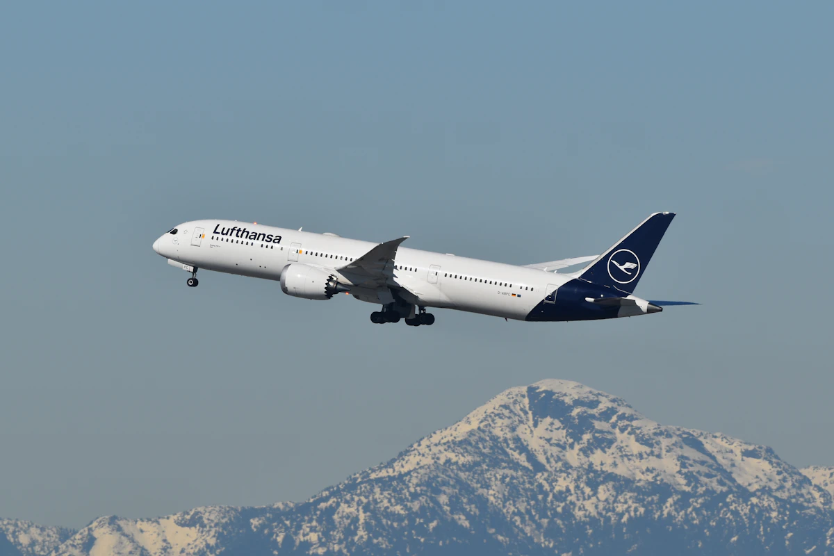 A Boeing 787 Dreamliner climbing away after takeoff