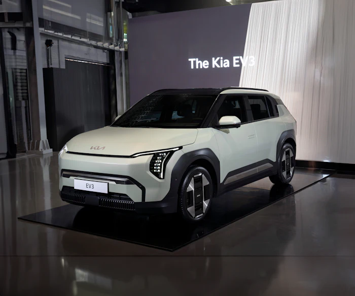SUV compacto branco, modelo Voyage GLX 0KM