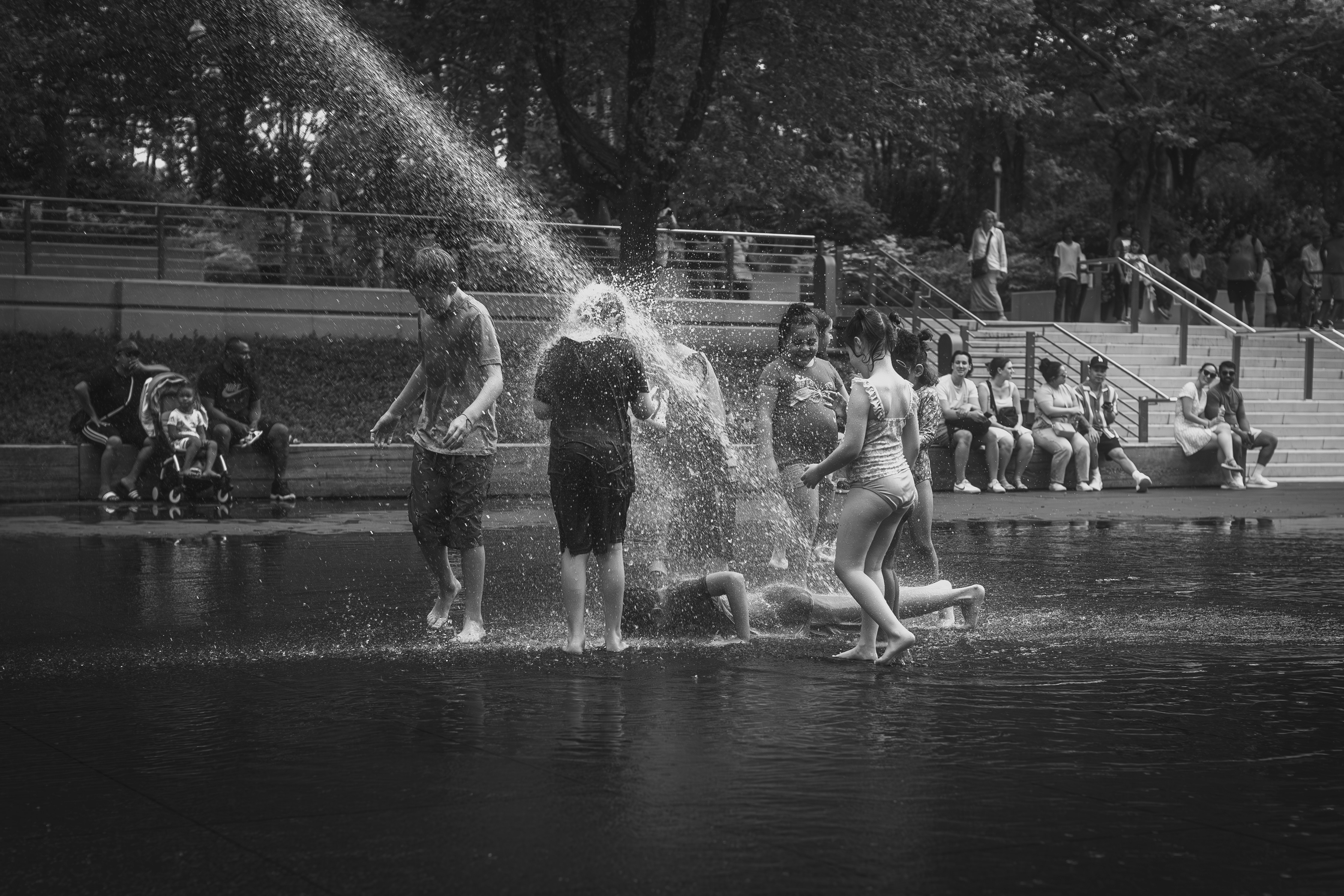 photo 1719977913744 640006e431c0?crop=entropy&cs=tinysrgb&fit=max&fm=jpg&ixid=M3w0NTA4MTl8MHwxfHNlYXJjaHw3fHxjaGlsZHJlbiUyMHBsYXlpbmd8ZW58MHwwfHx8MTczMTY1NDAwNnww&ixlib=rb 4.0