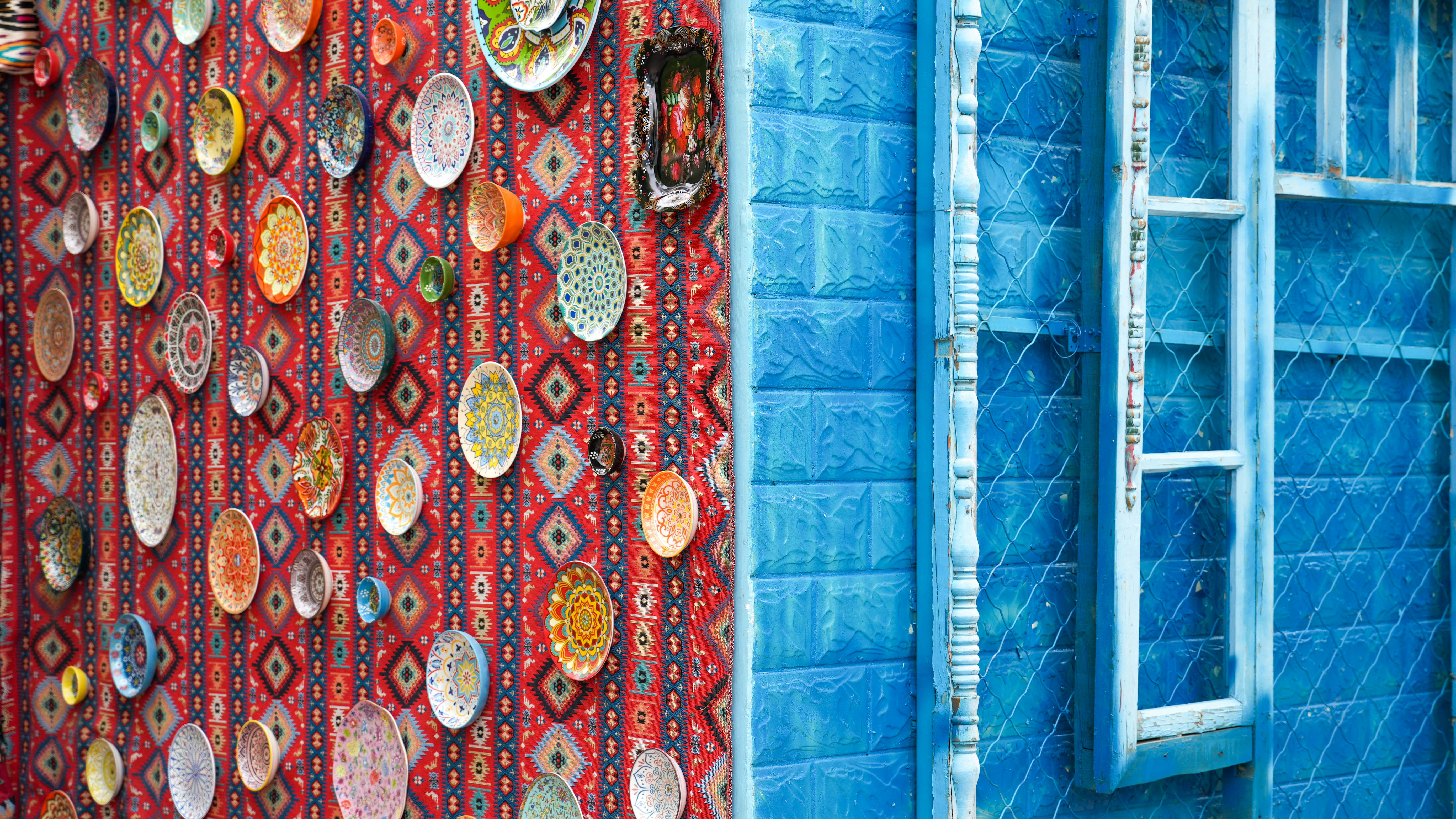 colorful accessories wallpaper, wallpaper, Balancing Colorful Accessories with Neutral Outfits 5