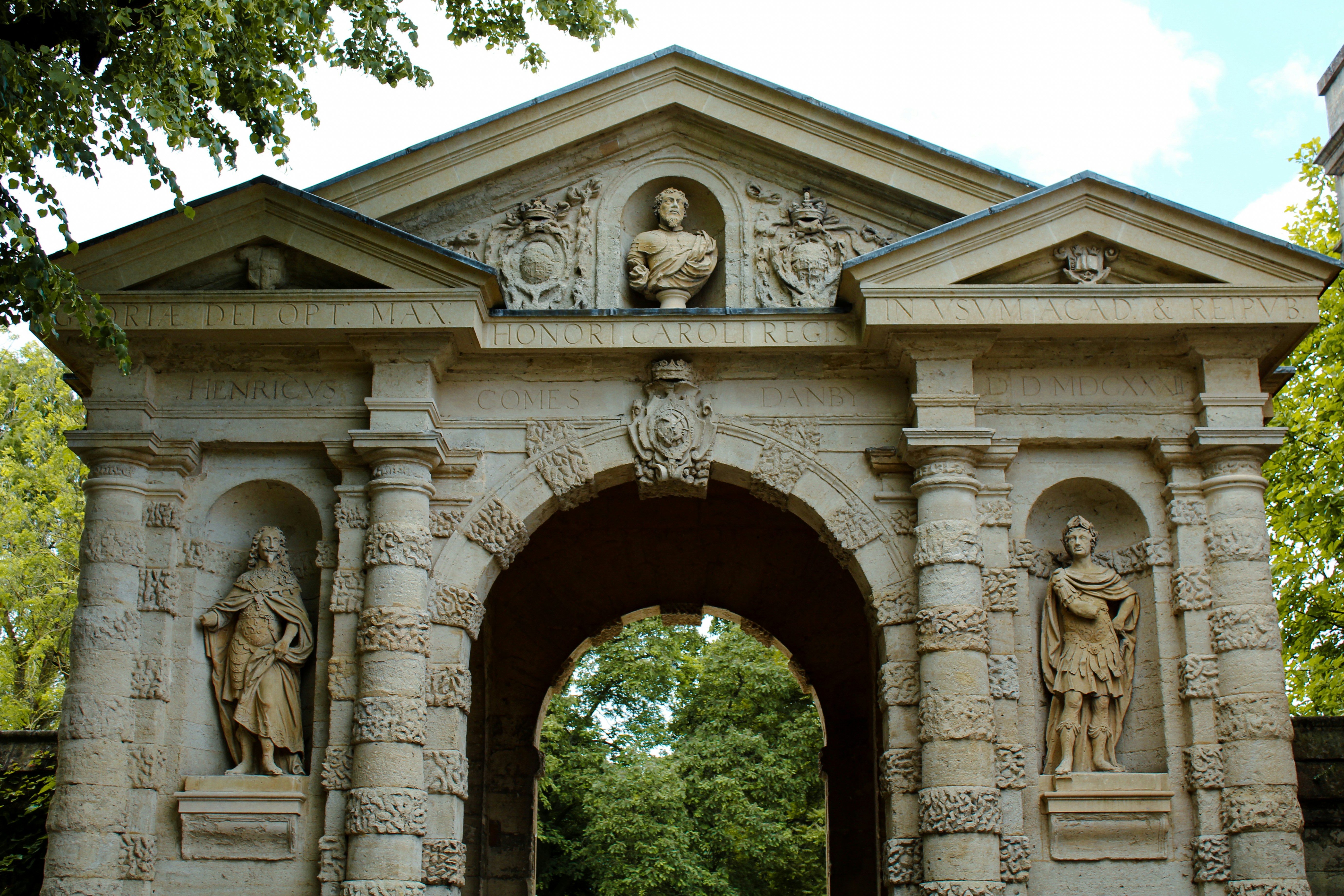 A stone archway with statues on the sides of it