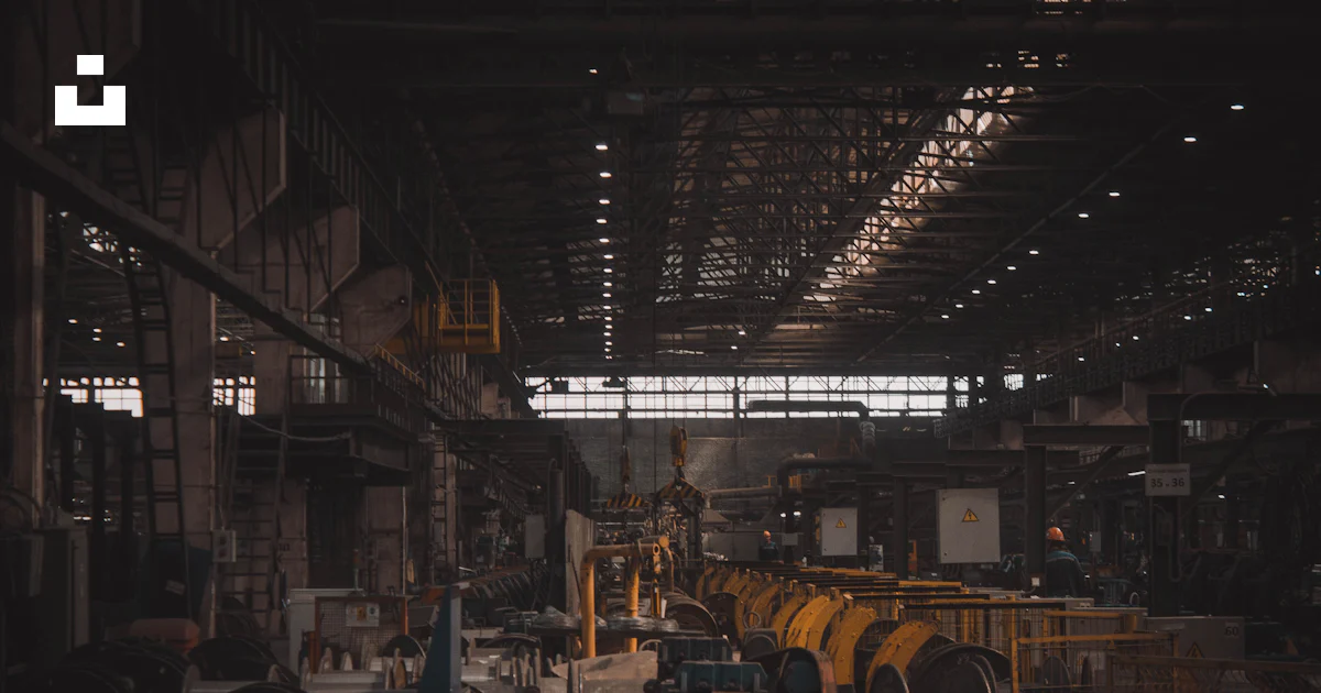 A factory filled with lots of machines and machinery photo – Free ...
