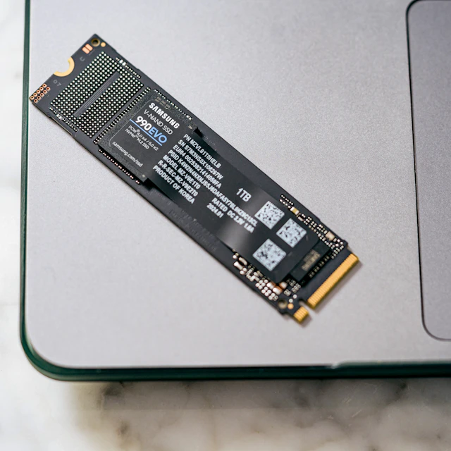 휴대용 외장 SSD 1TB USB-C 고속 1050MBps 미니 포터블 외장하드 백업