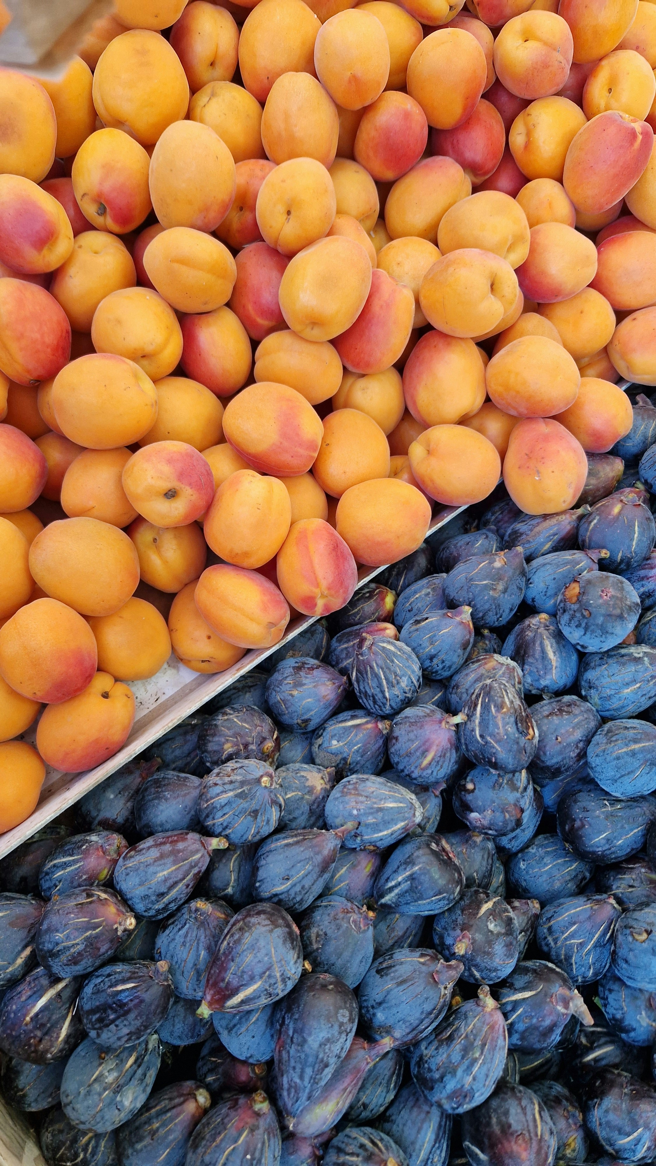 A pile of fruit sitting on top of each other