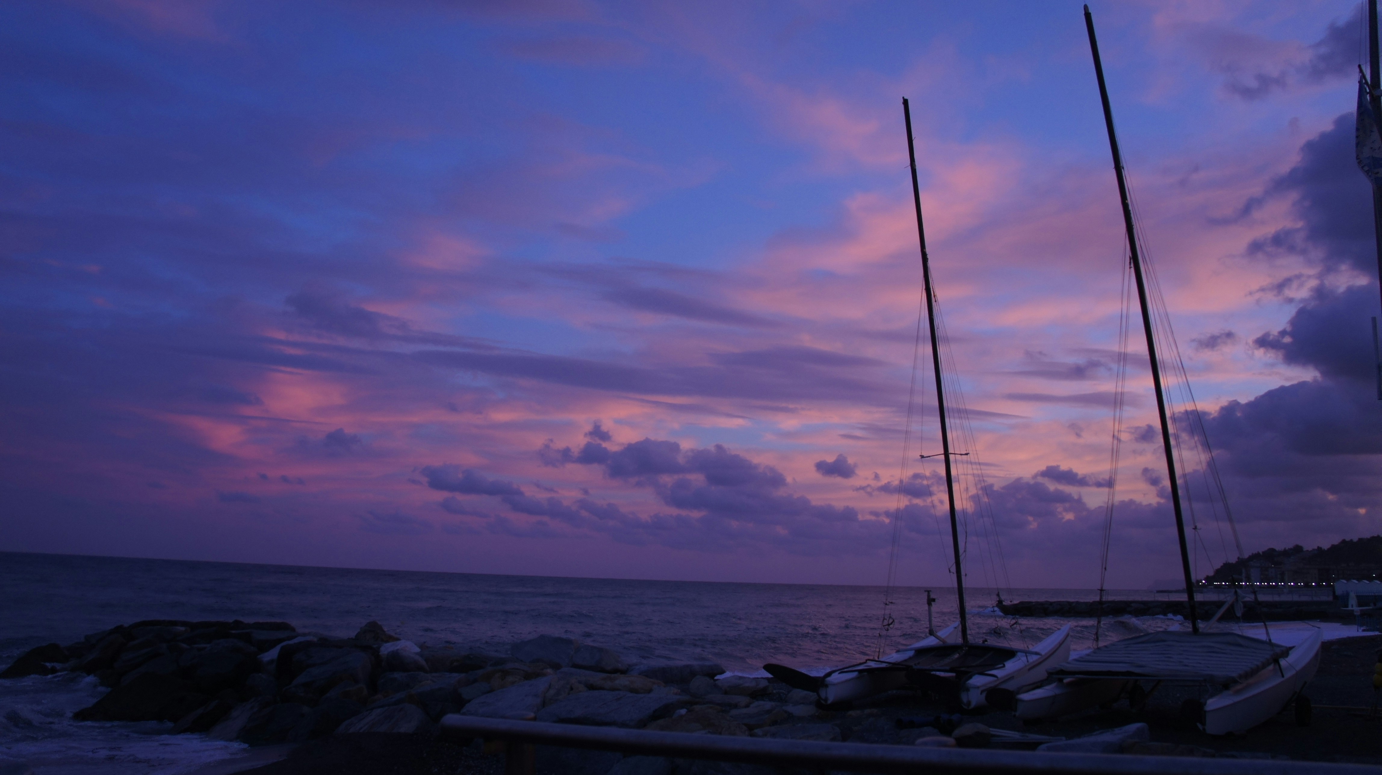 A group of sailboats sitting on top of a pier