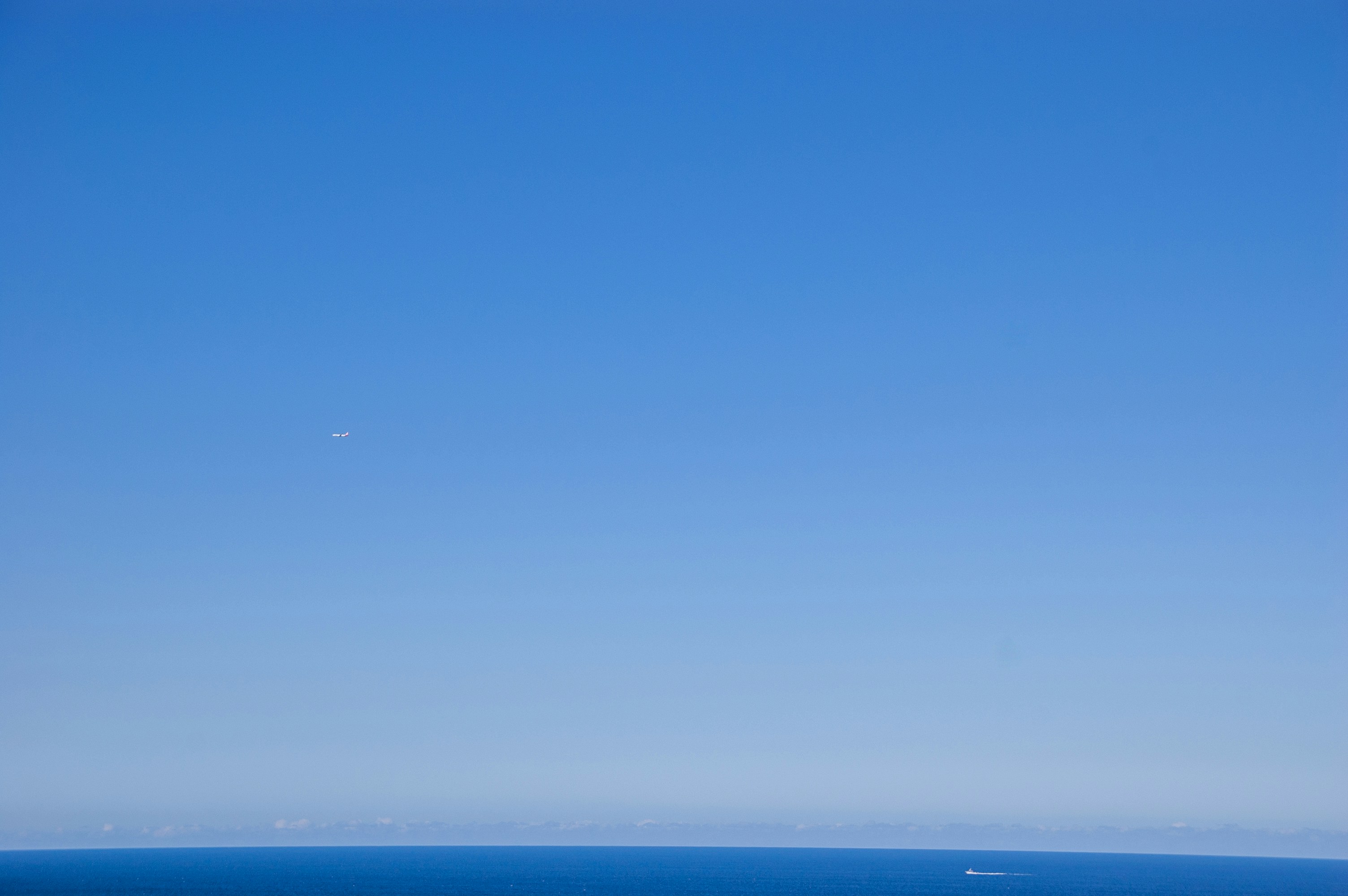 A view of the ocean from the top of a hill