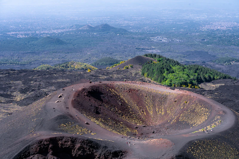 Vista aérea del cráter del Etna