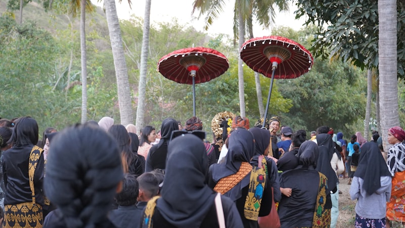 Pertandingan peresean di festival