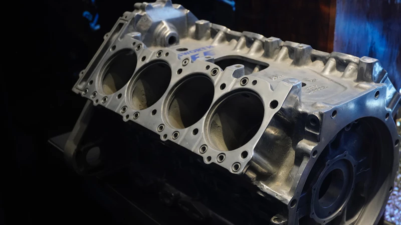 Engine internal components — cylinder kit and crankshaft