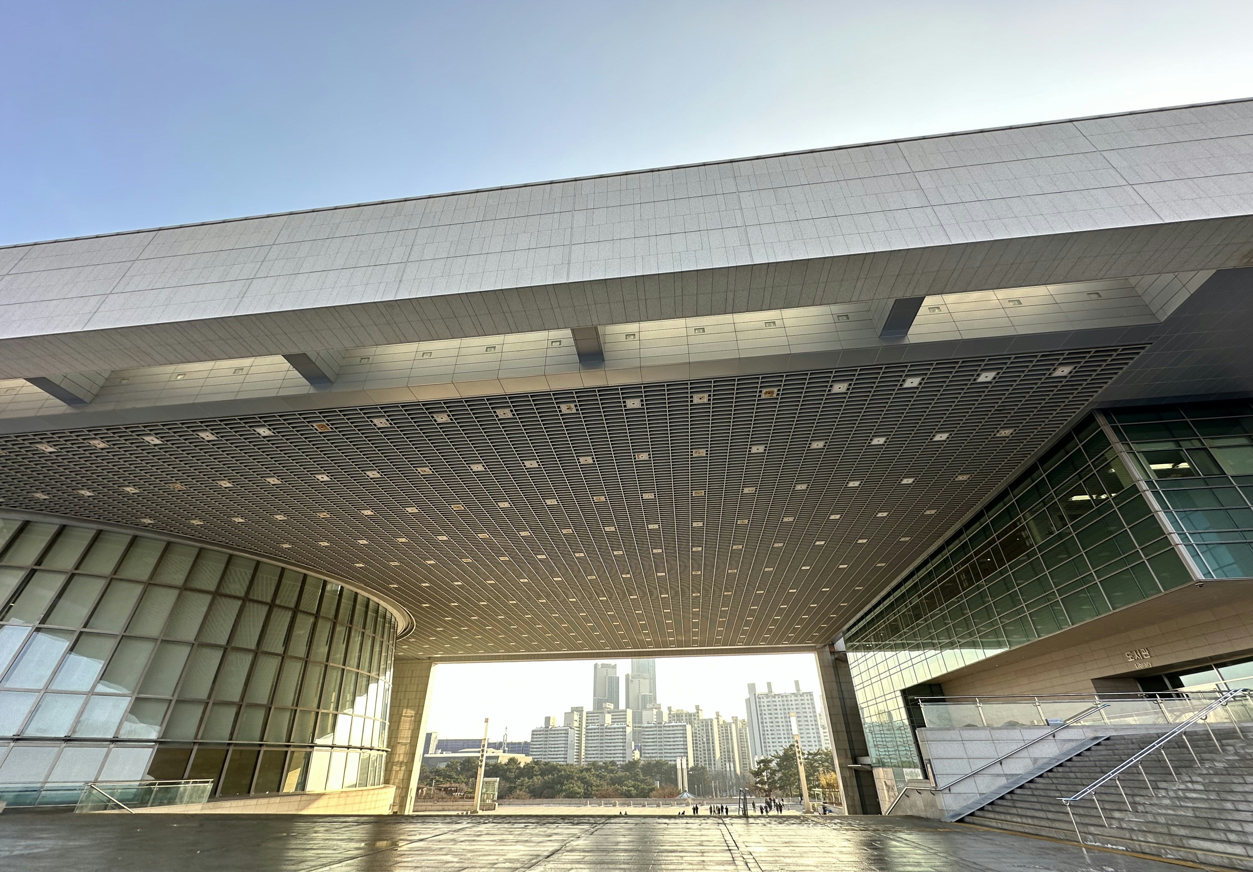 A large building with a lot of windows on it