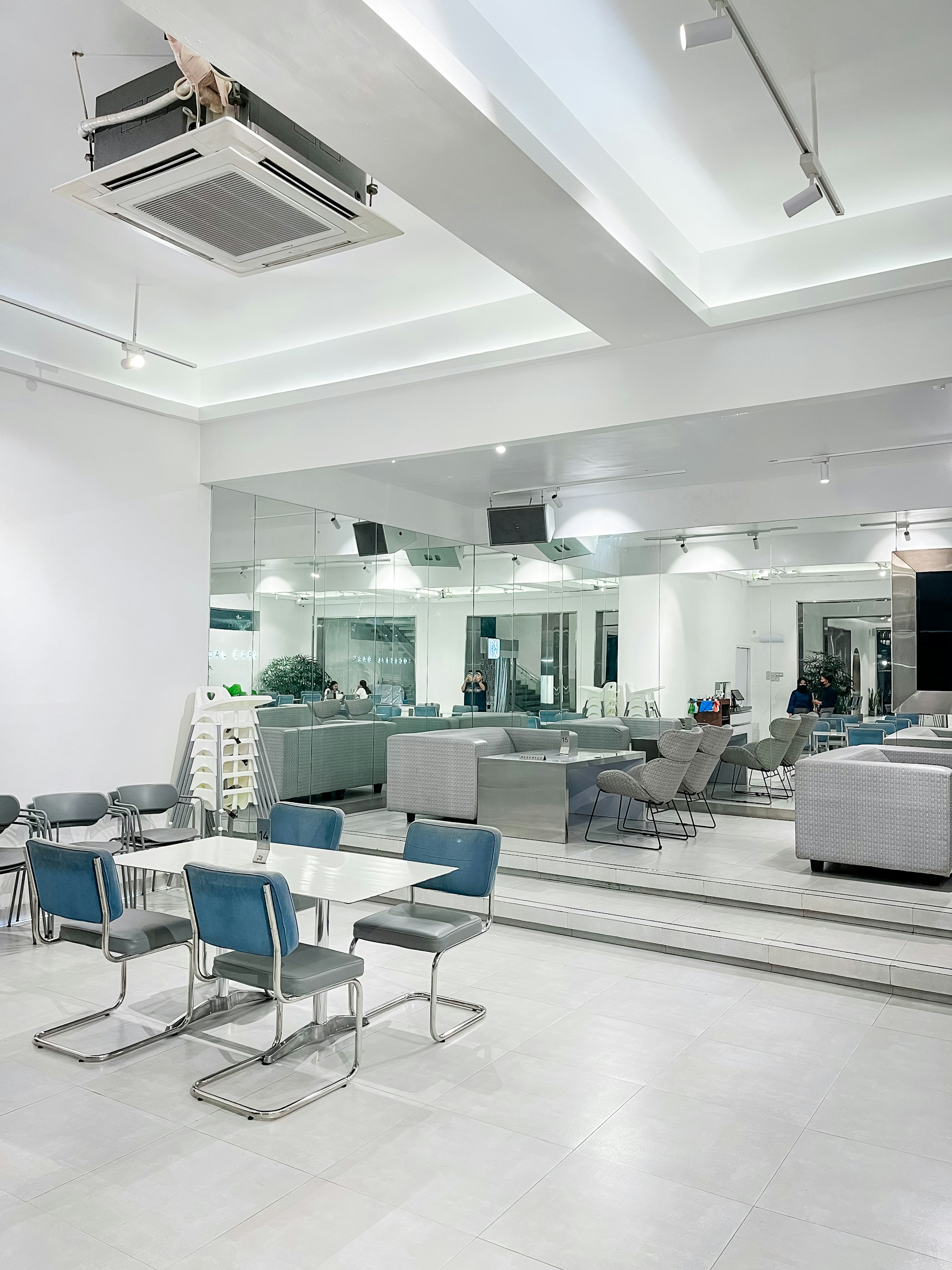 A room with a lot of tables and chairs