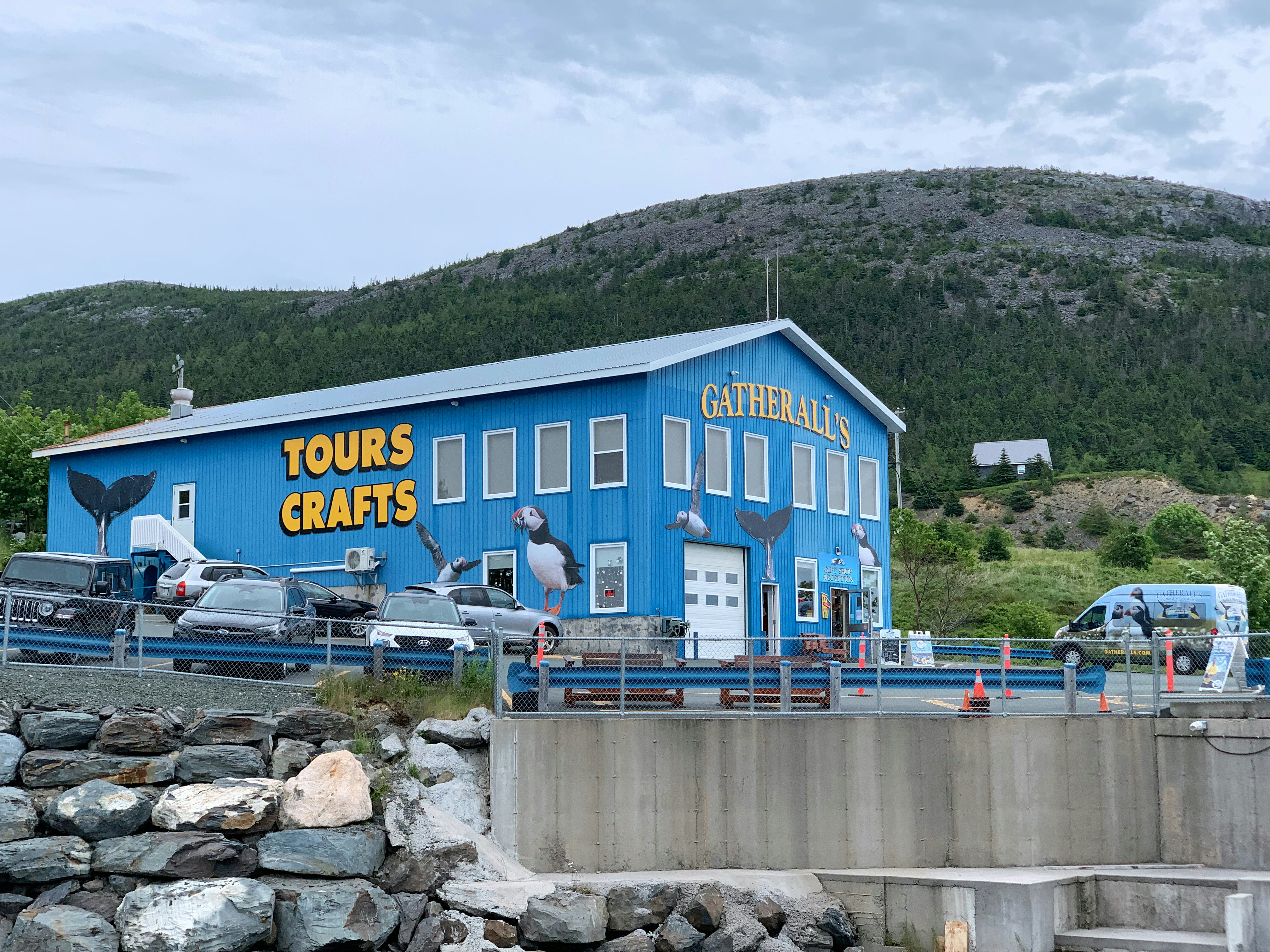 A blue building with a sign that says tour's crafts
