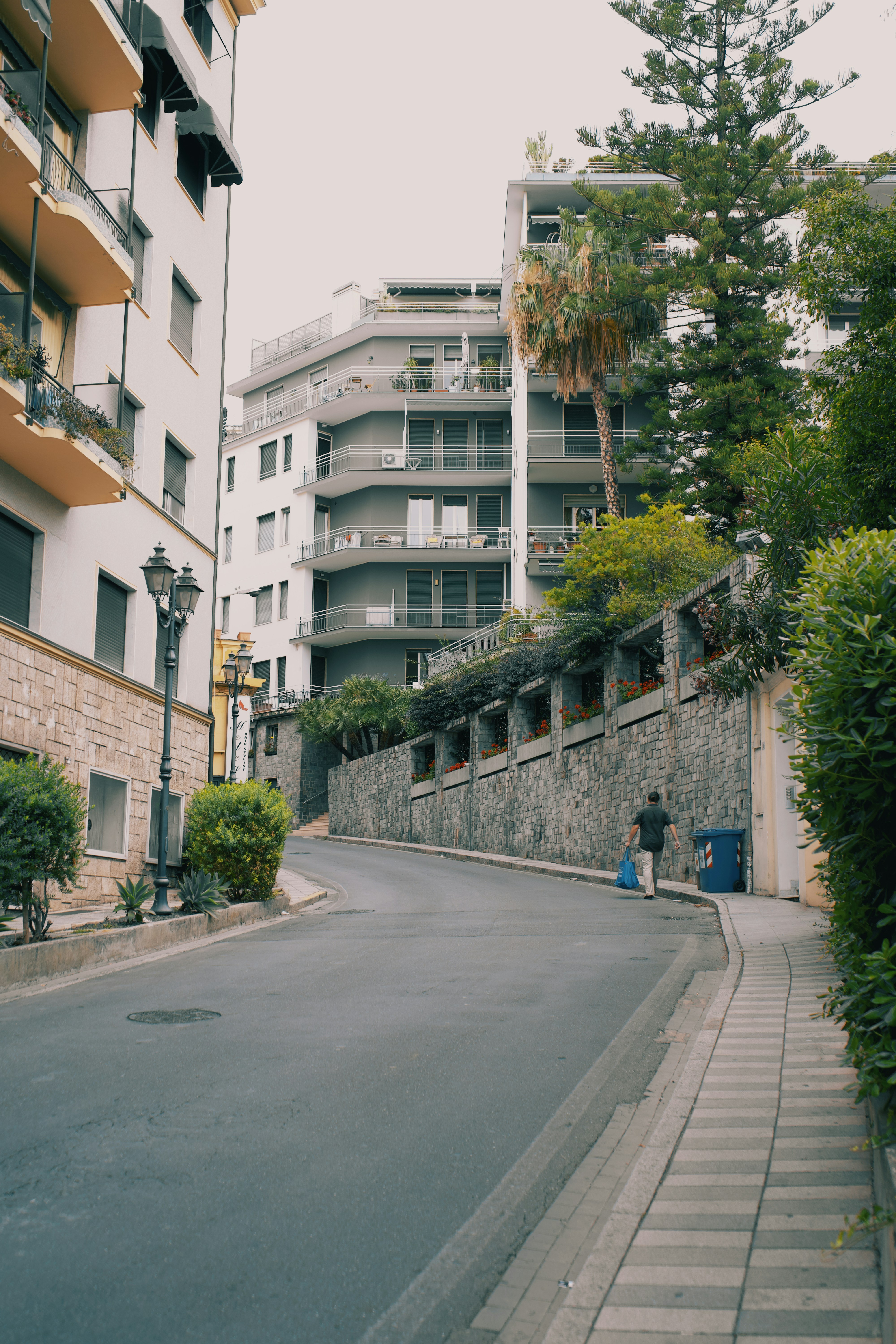 Kinder beim Spielen im Freien