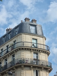 A tall building with balconies and balconies on it