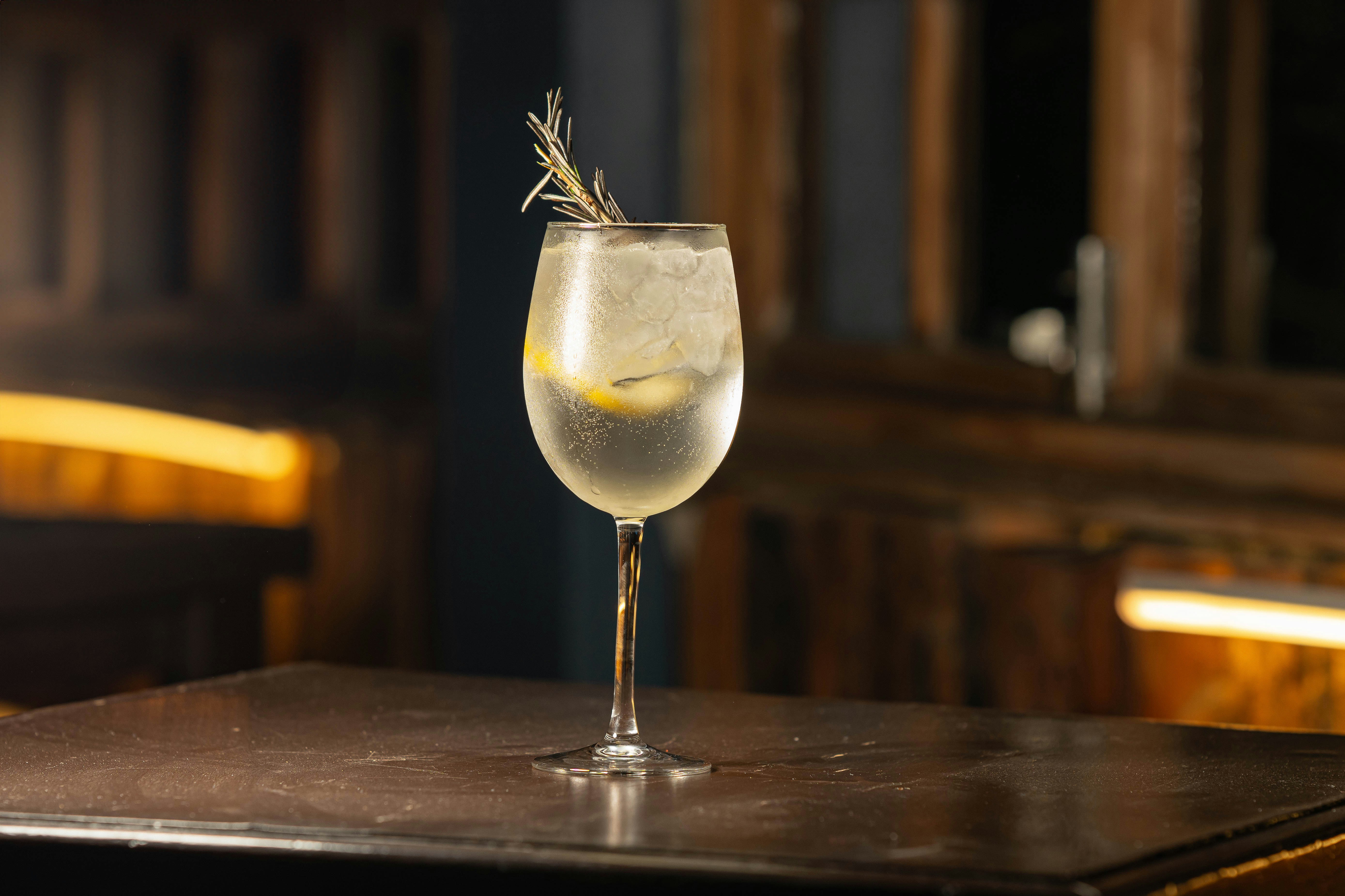 人像攝影鏡頭焦段運用全攻略：35mm、50mm、85mm 如何說出不同故事？：常見問題 FAQ