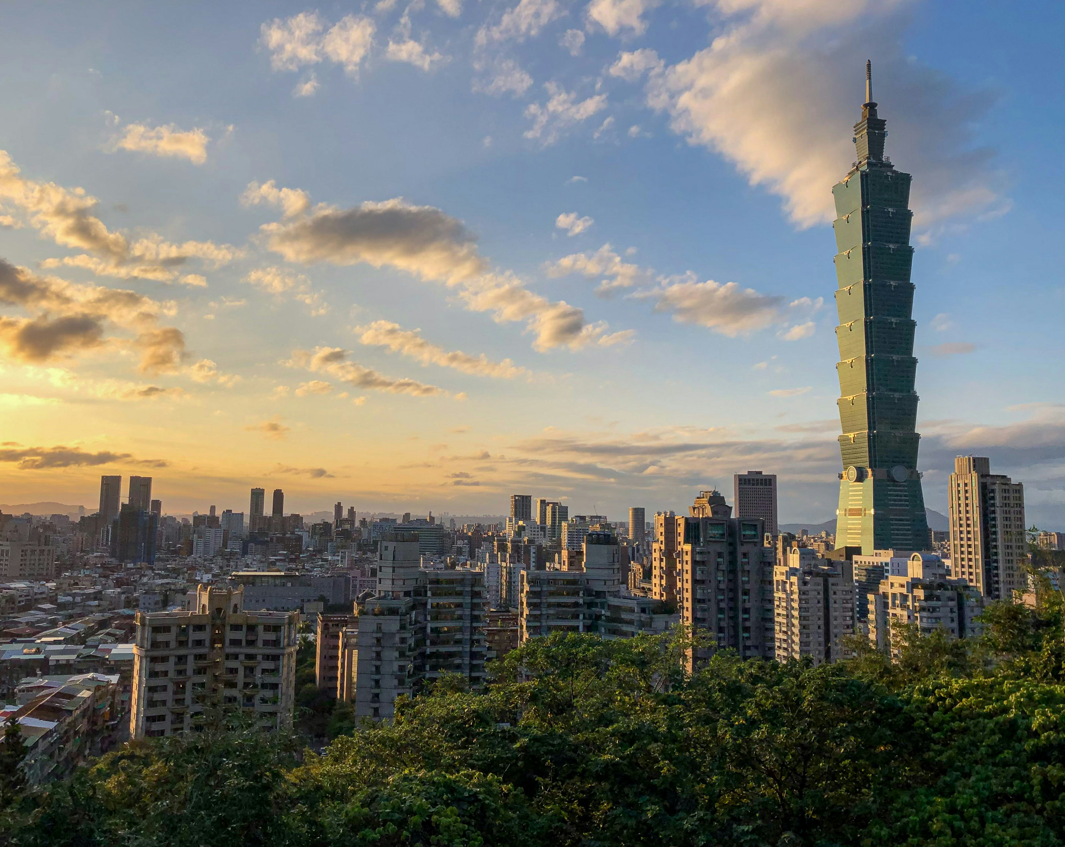 A view of a very tall building in a city