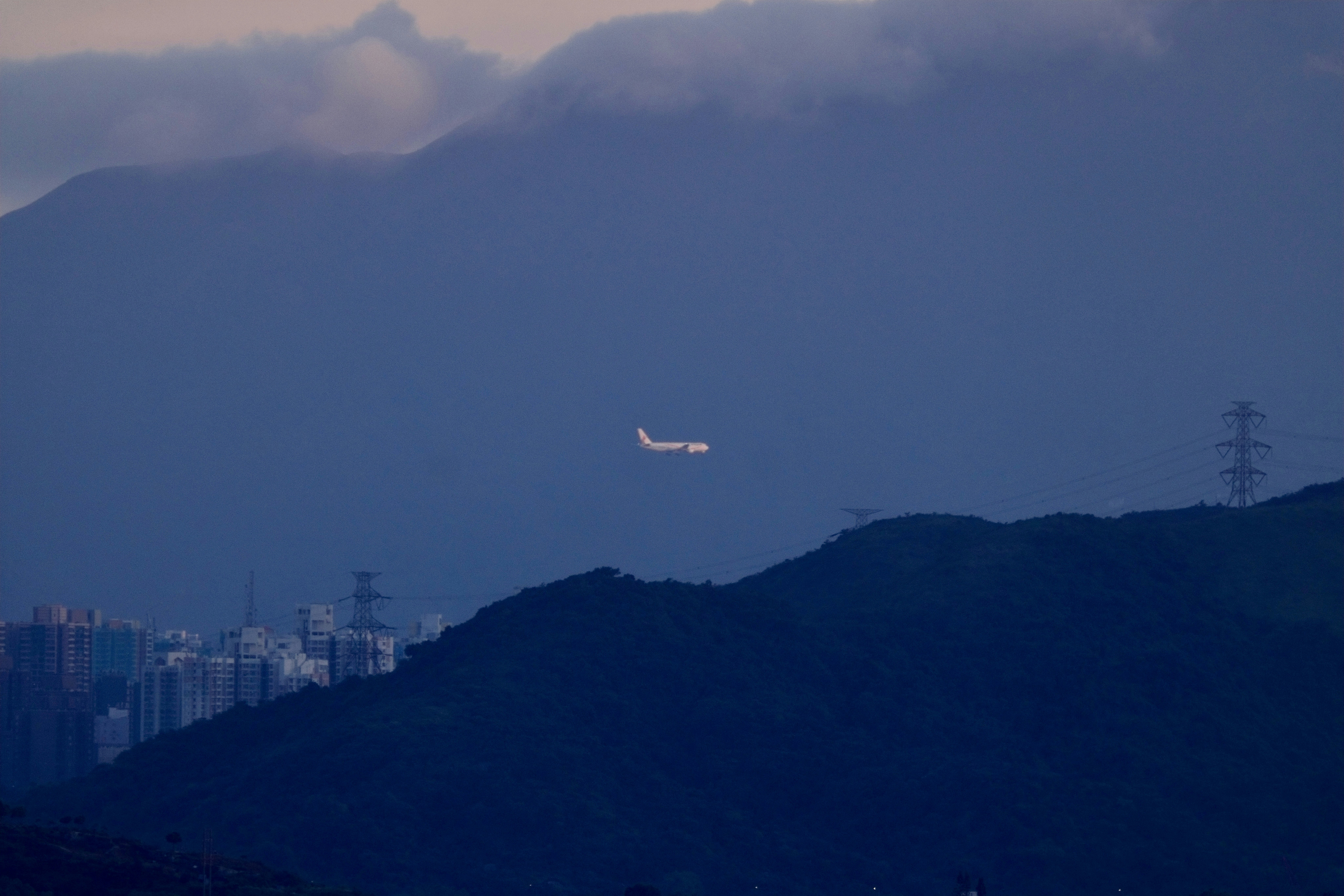 三、缩短美国无人机空运到香港时间的建议