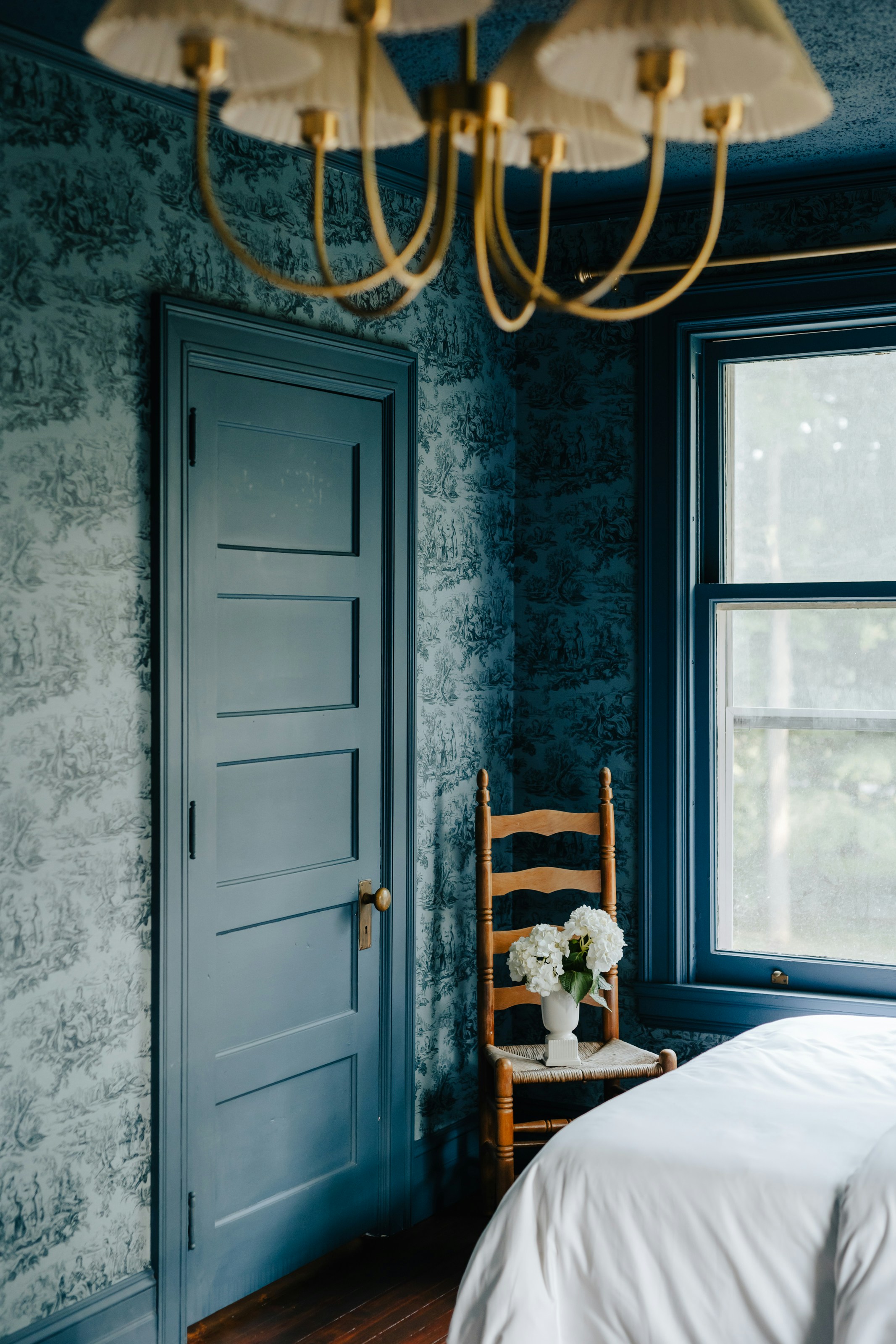 dark blue bedroom wallpaper, wallpaper, Dark Blue Master Bedroom DIY Makeover 2